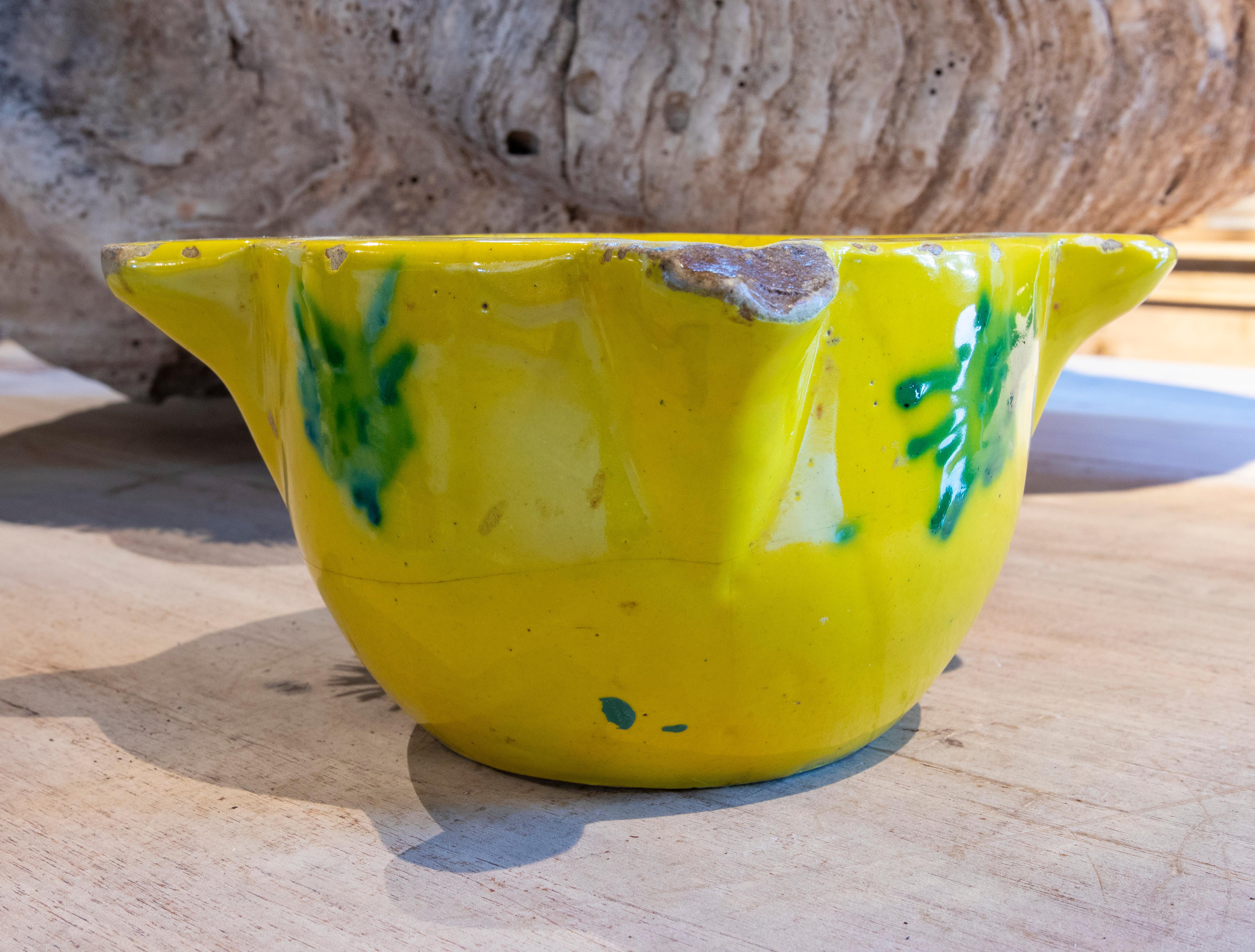 Spanischer glasierter Keramikmörser in gelber und grüner Farbe im Angebot 5
