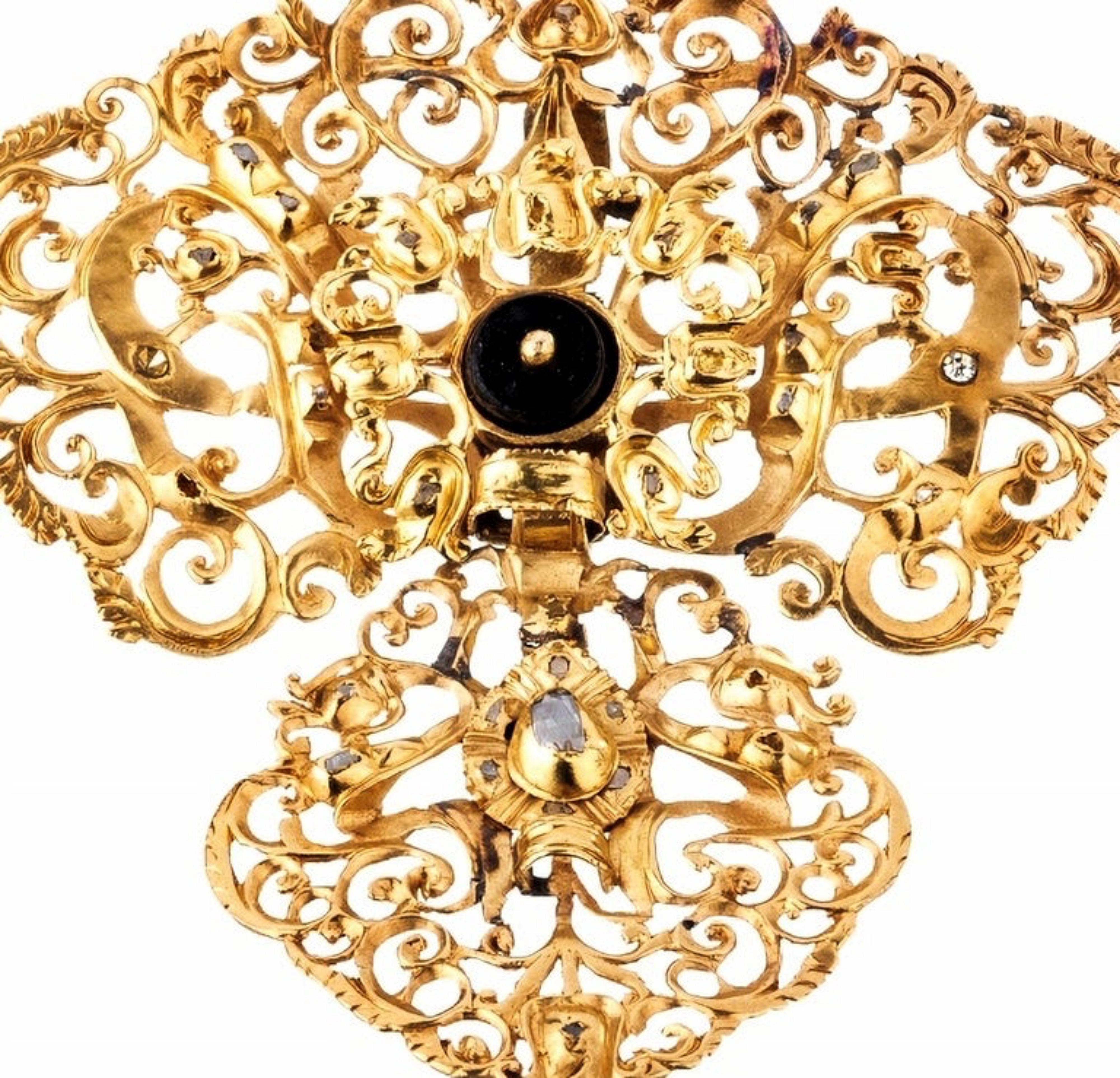 Colgante Español de Encaje de Oro y Diamantes del Siglo XVIII Barroco en venta