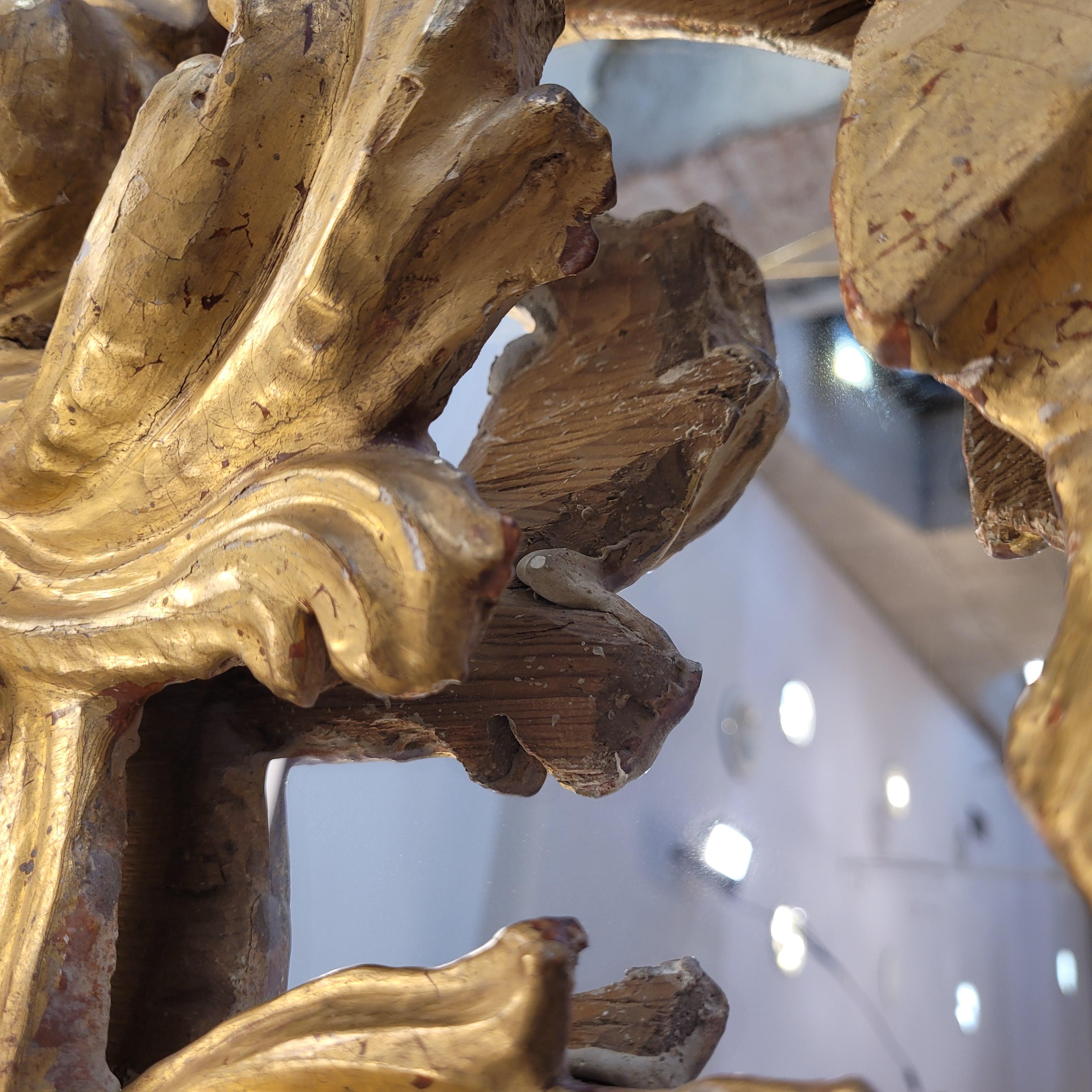 Spanischer Spiegel aus goldenem Holz, hergestellt aus Fragmenten eines Altarbildes, Barock im Angebot 4