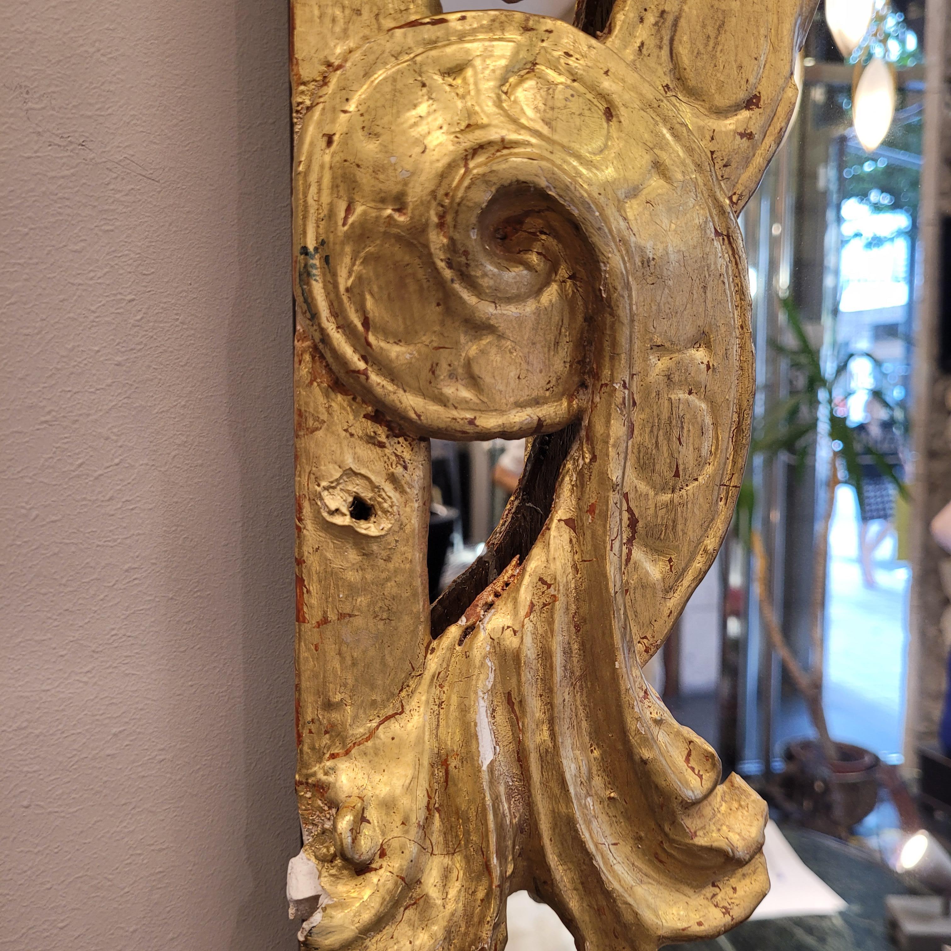 Miroir réalisé à partir de fragments d'un retable baroque, XVIIIe siècle - Espagne

Miroir unique et exceptionnel réalisé à partir de fragments d'un retable baroque. Il s'agit d'un miroir quadrangulaire auquel deux extraordinaires fragments de bois