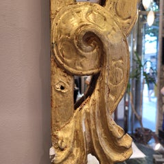 Barroco Espejo de madera dorada realizado con fragmentos de un retablo, Barroco