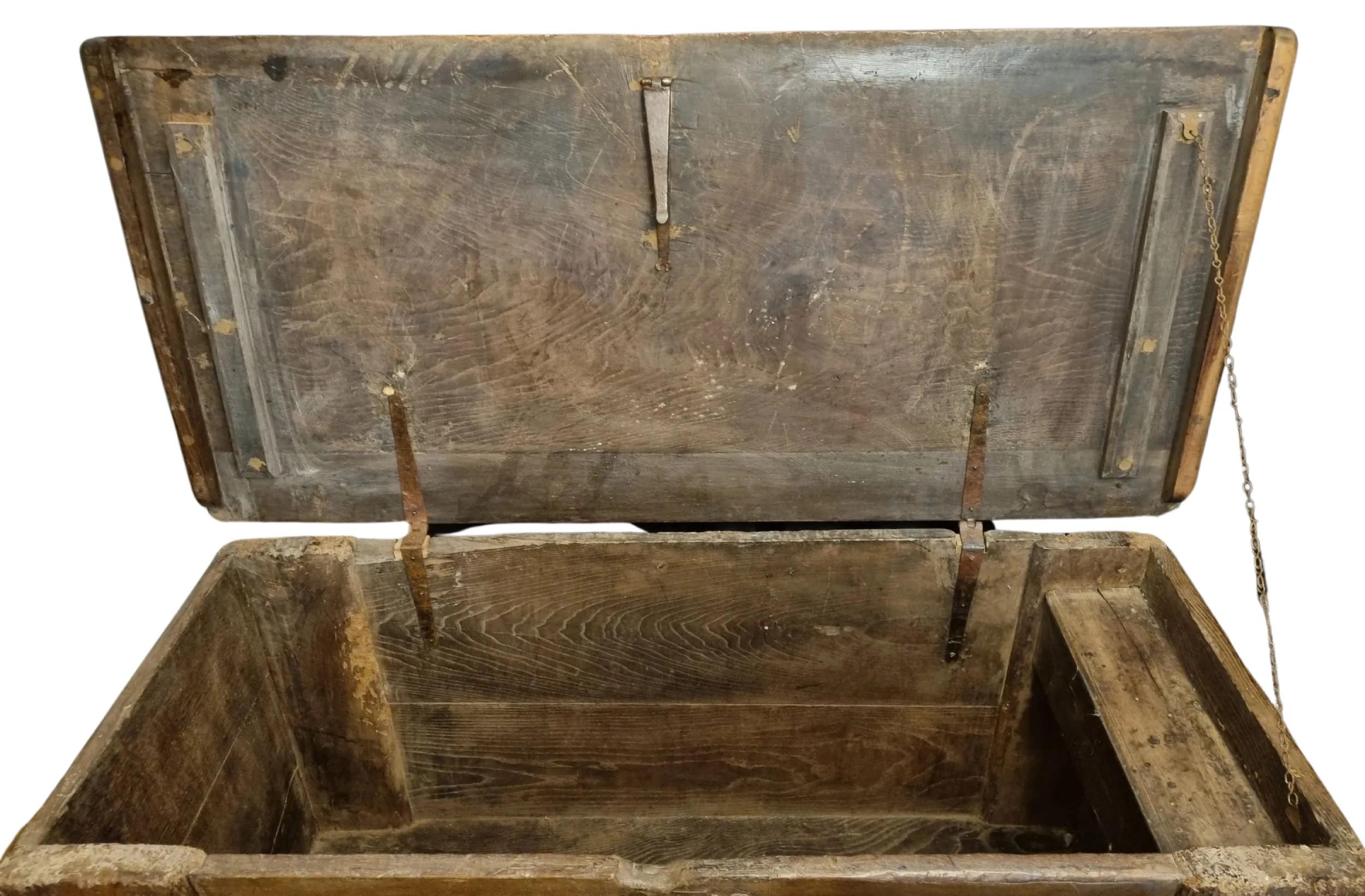 Coffre de cathédrale gothique espagnol en chêne, vers 1600 en vente 1