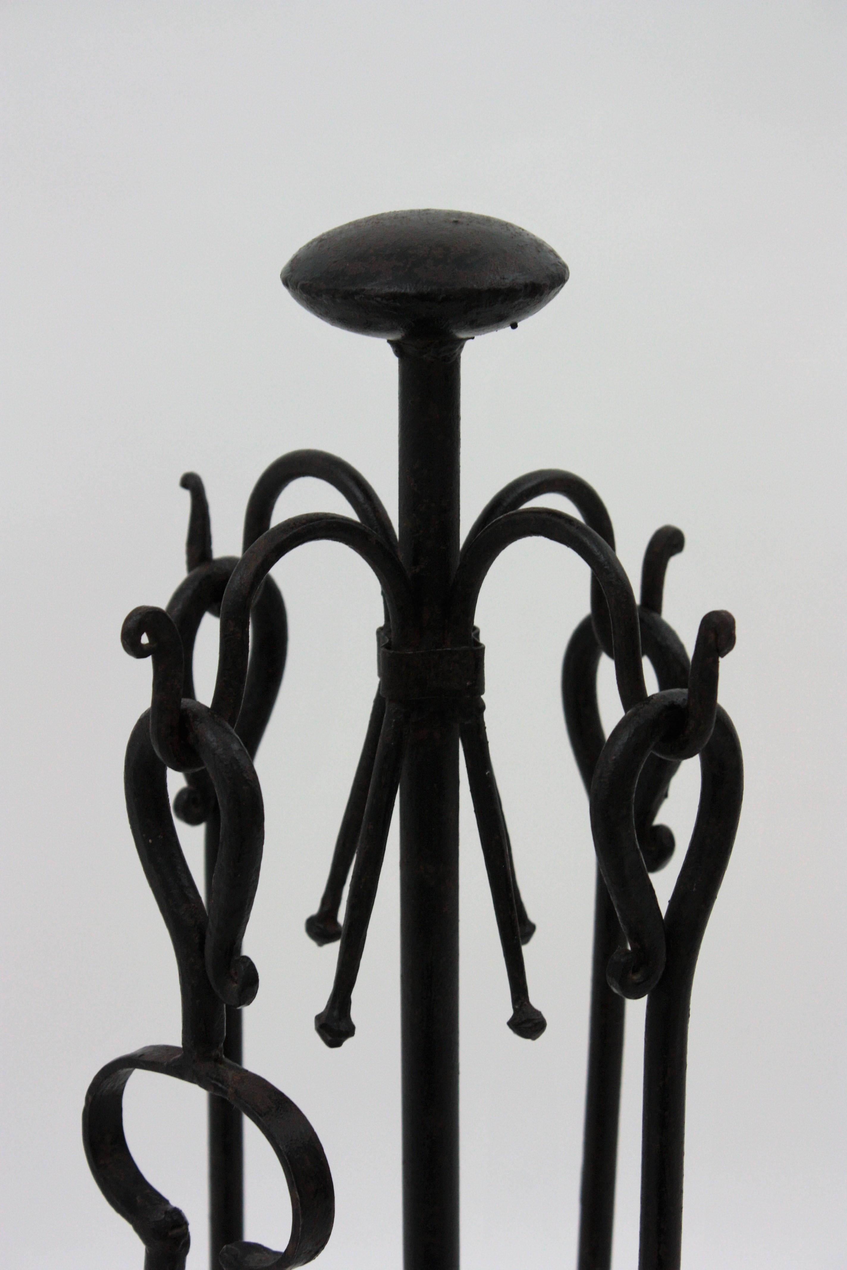  Spanish Gothic Revival Fireplace Tools Set Stand in Wrought Iron In Good Condition For Sale In Barcelona, ES