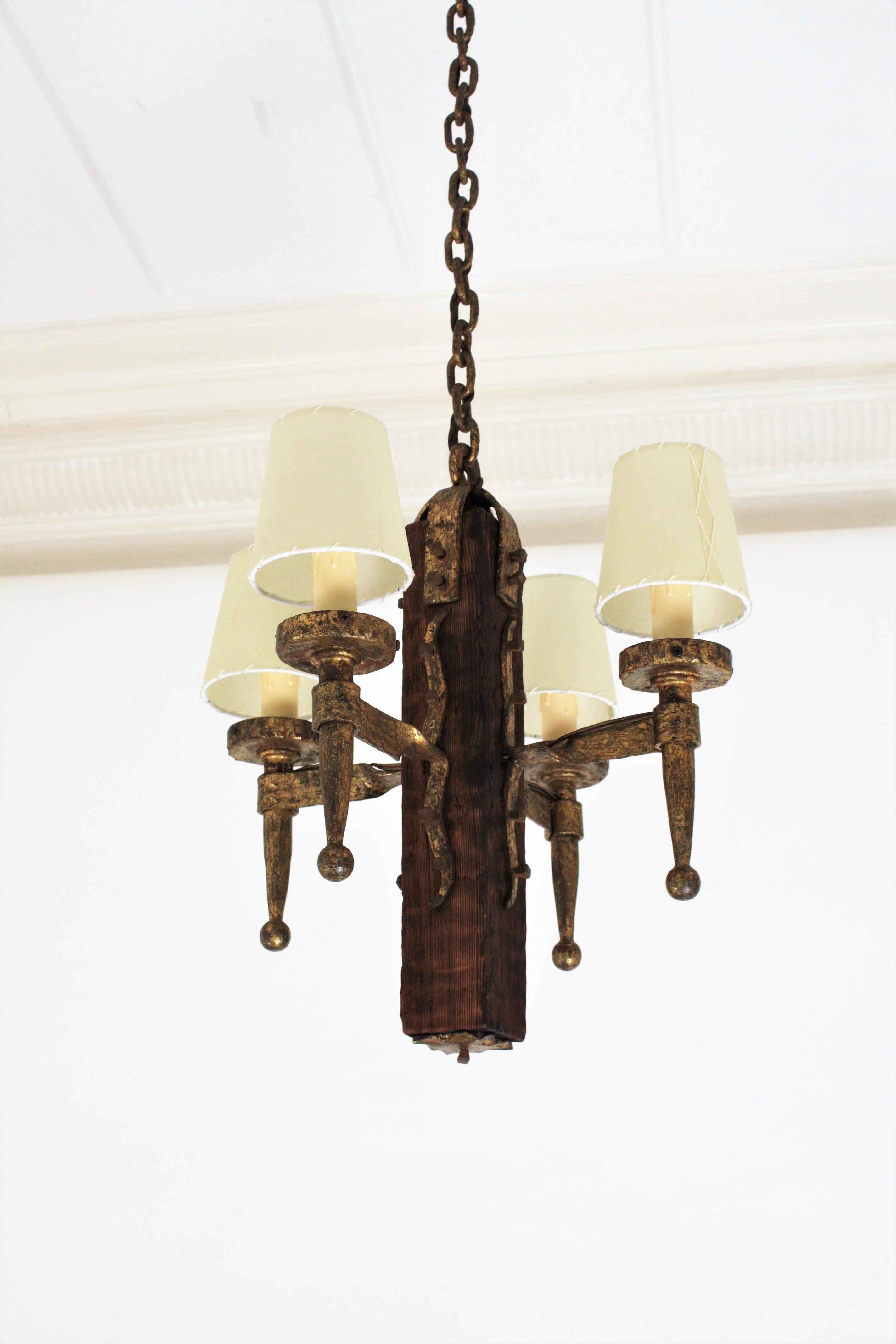 Spanish Gothic Style Chandelier in Gilt Wrought Iron and Wood with Nail Details In Good Condition In Barcelona, ES