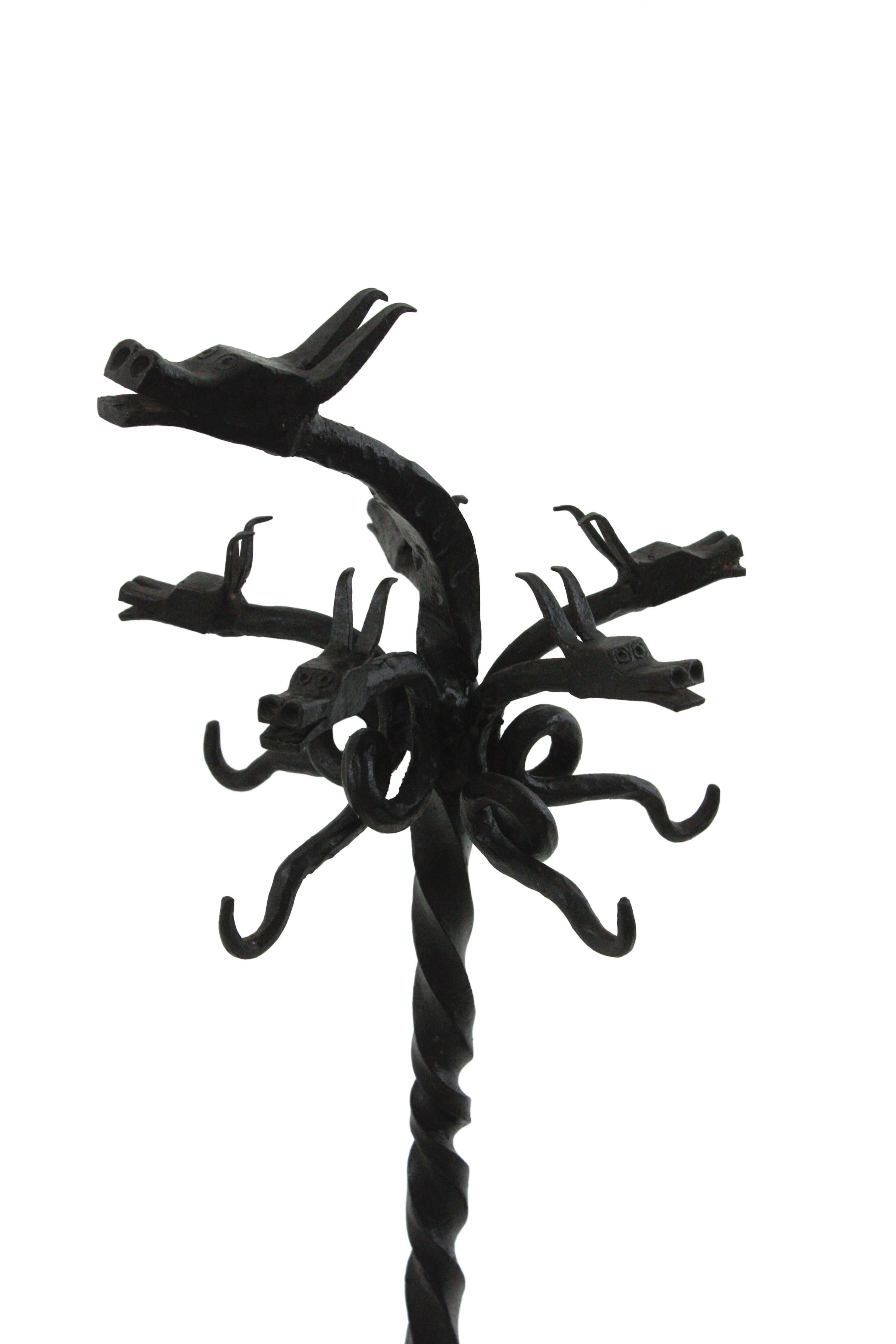 Soporte para Juego de Herramientas de Chimenea con Motivo de Dragón de Estilo Gótico Español, Hierro Forjado Negro en Bueno estado para la venta en Barcelona, ES
