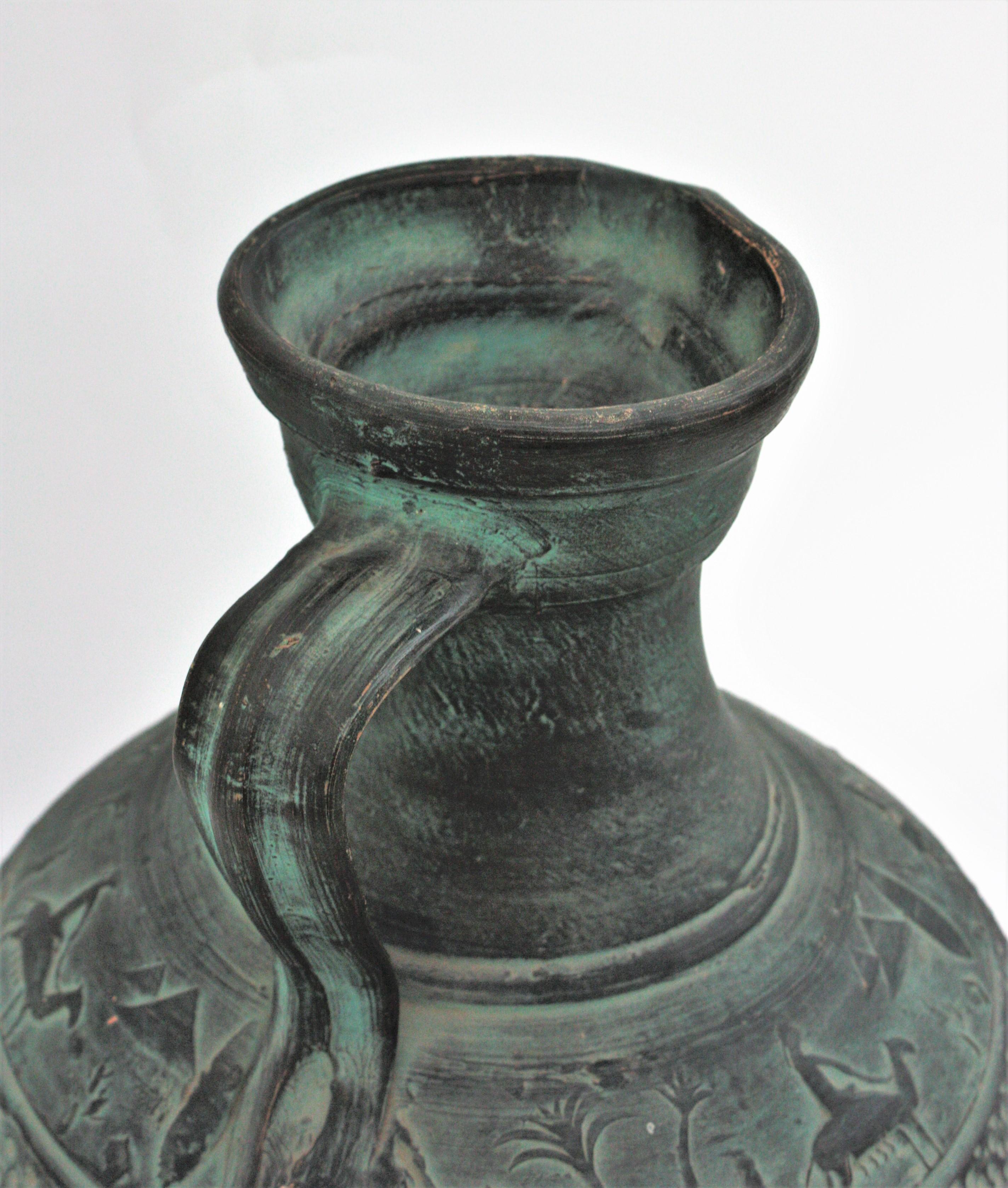 Urne ou vase en terre cuite verte espagnole en vente 3