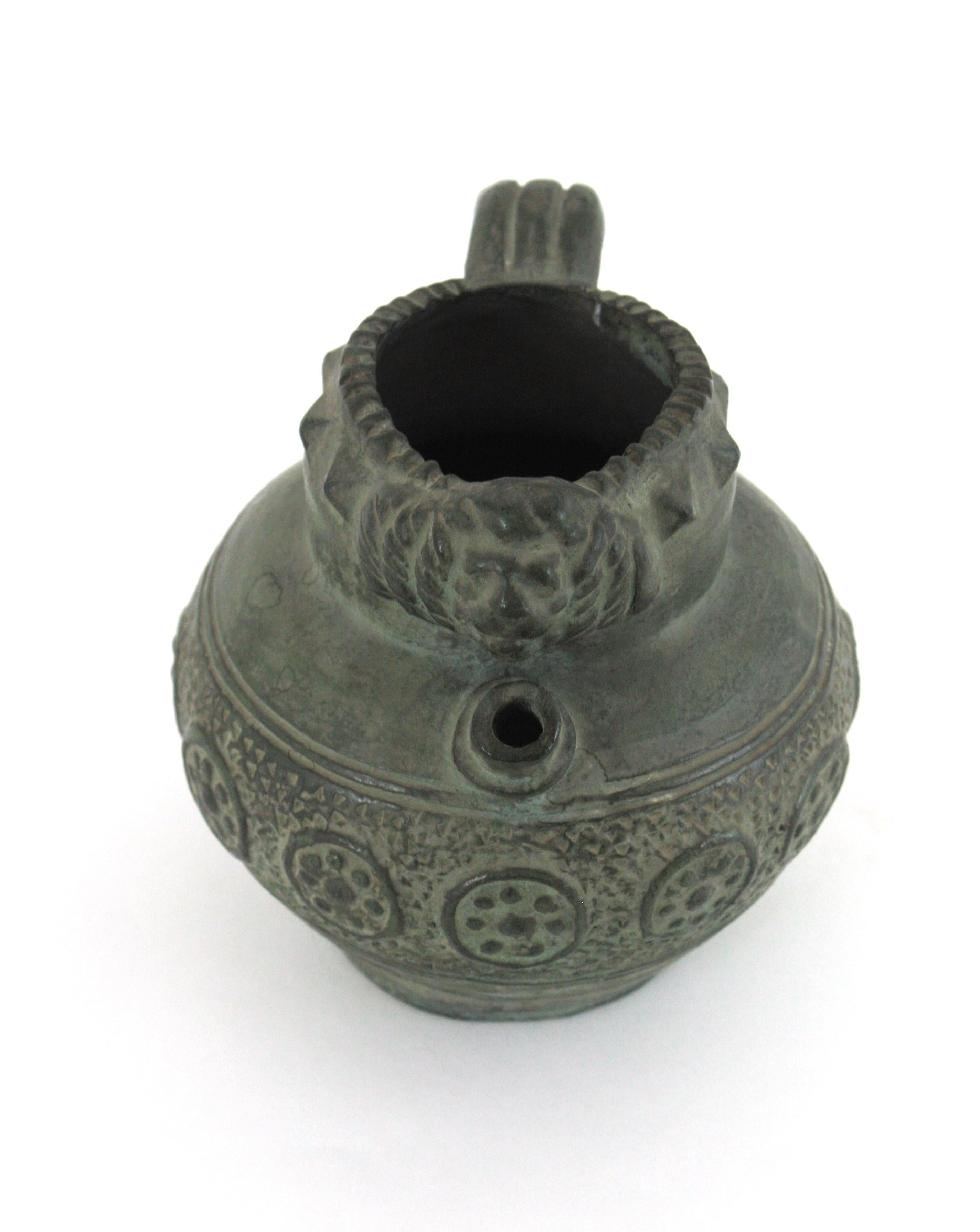 Vase / pichet / récipient à anse en terre cuite verte espagnole, années 1950 en vente 4