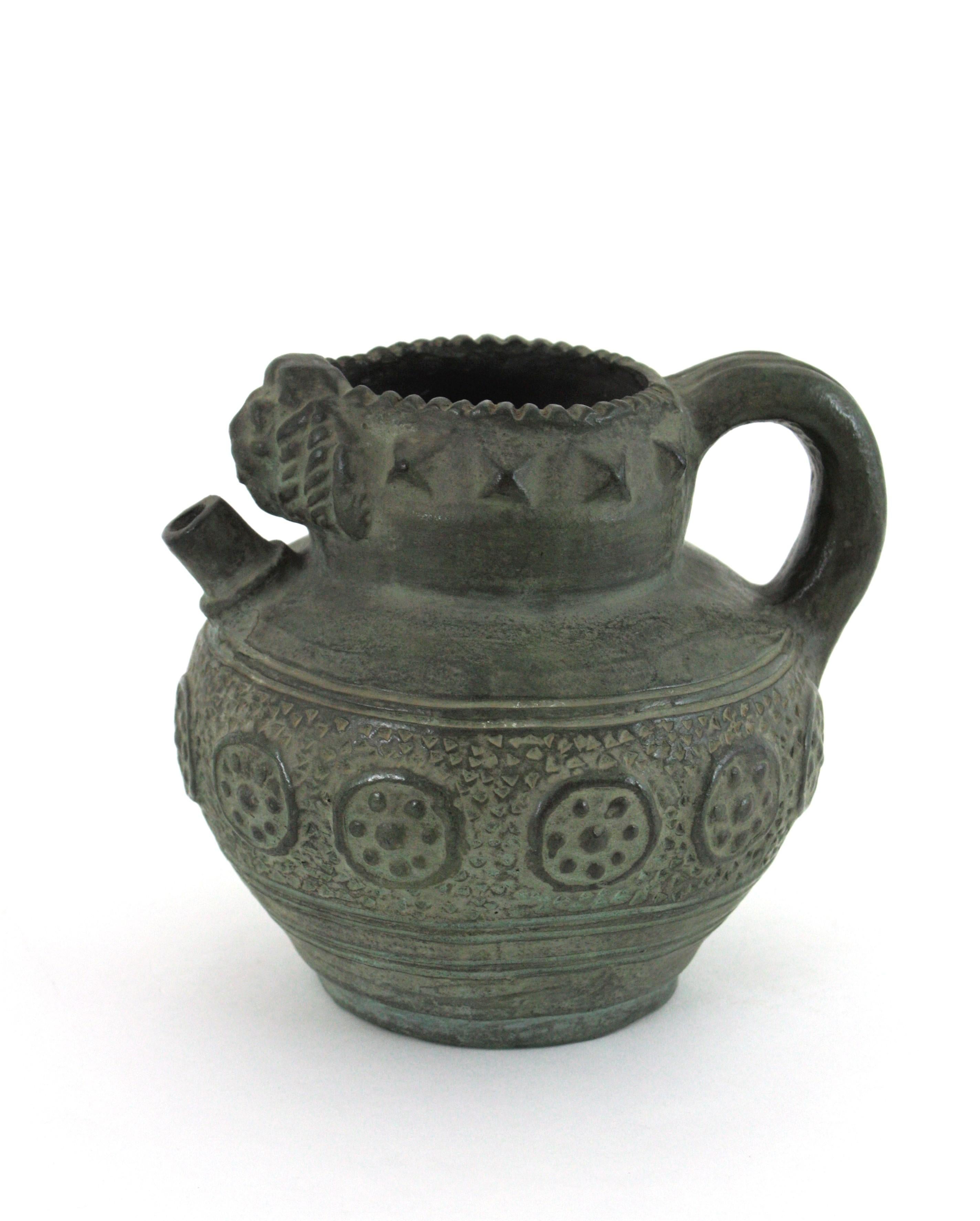 20ième siècle Vase / pichet / récipient à anse en terre cuite verte espagnole, années 1950 en vente