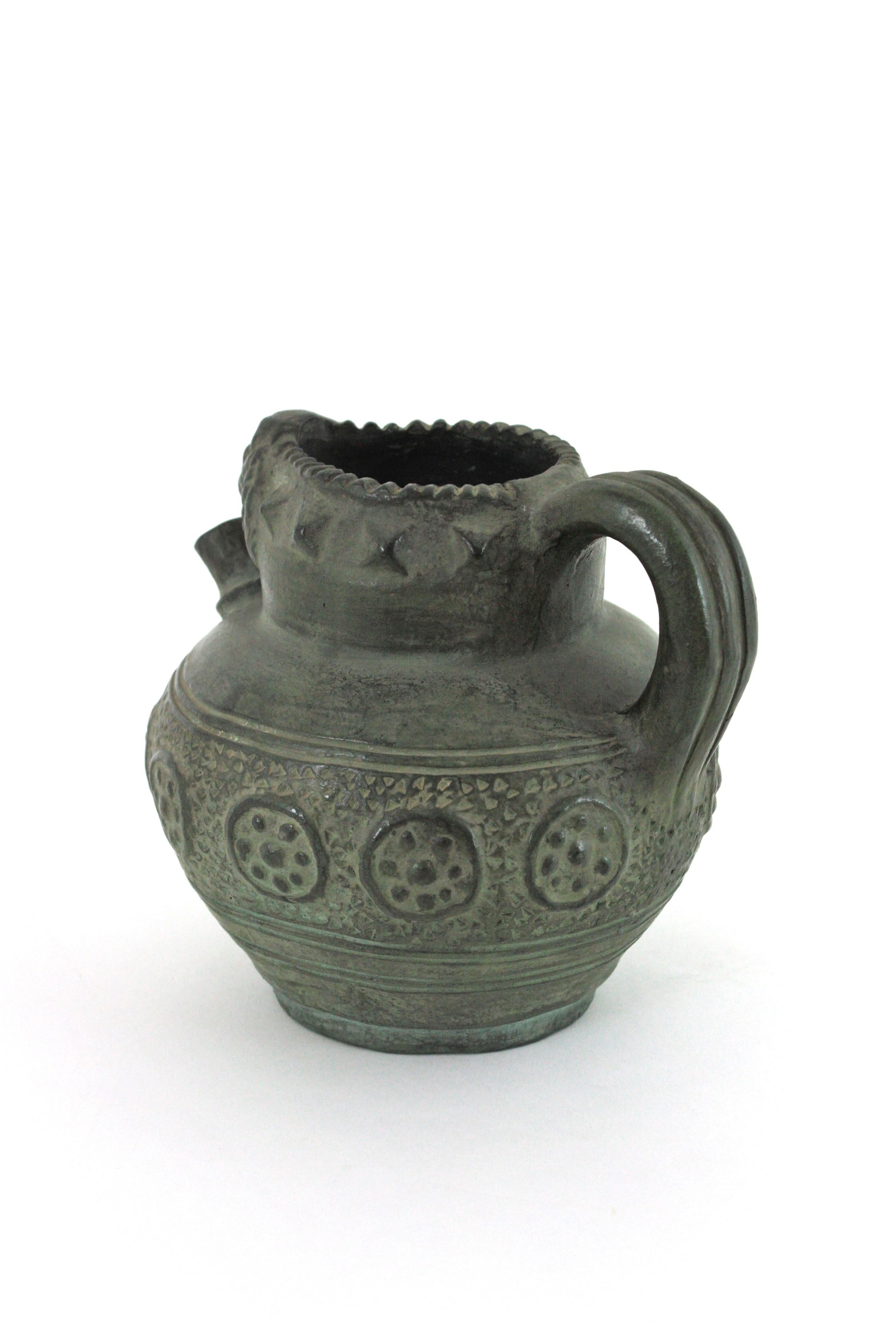 Poterie Vase / pichet / récipient à anse en terre cuite verte espagnole, années 1950 en vente