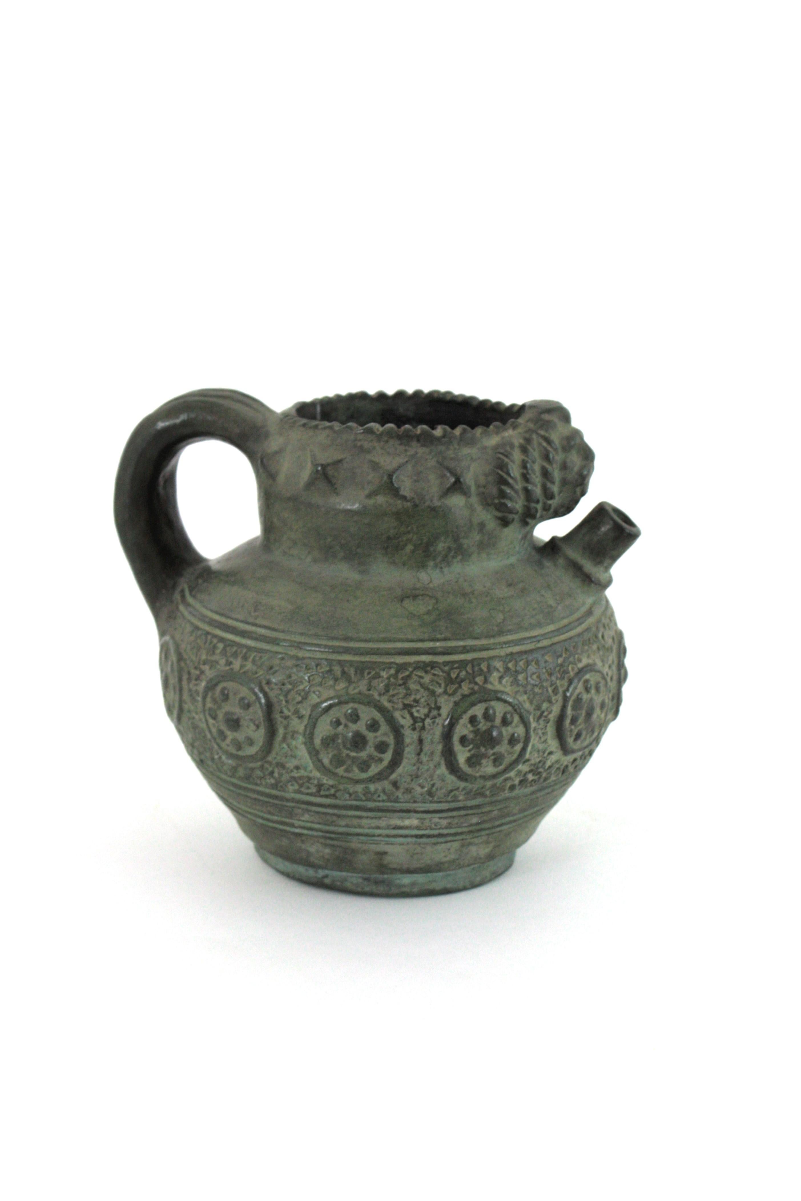 Vase / pichet / récipient à anse en terre cuite verte espagnole, années 1950 en vente 1