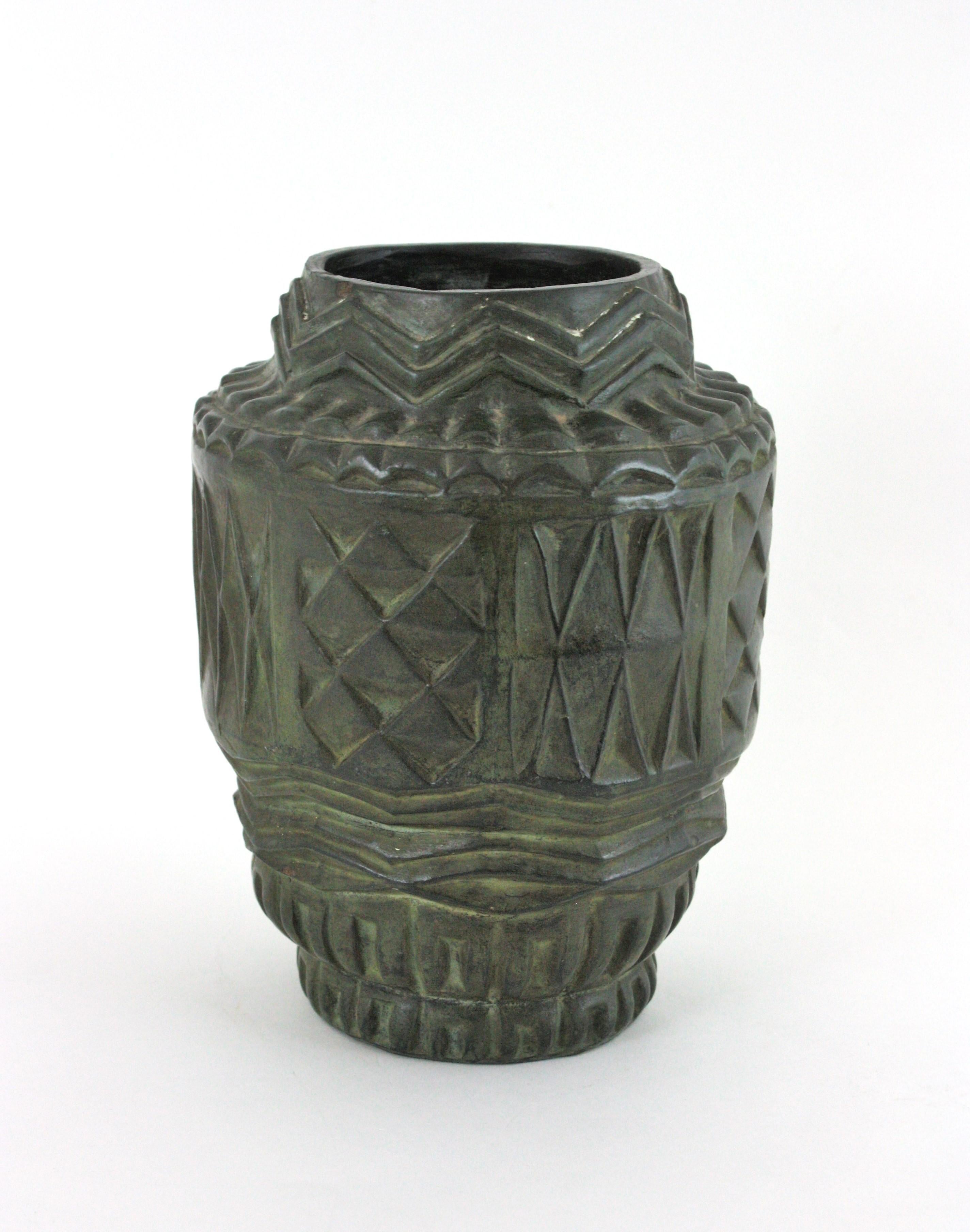 Vaso spagnolo in terracotta verde con pattino geometrico, anni '40 in vendita 4