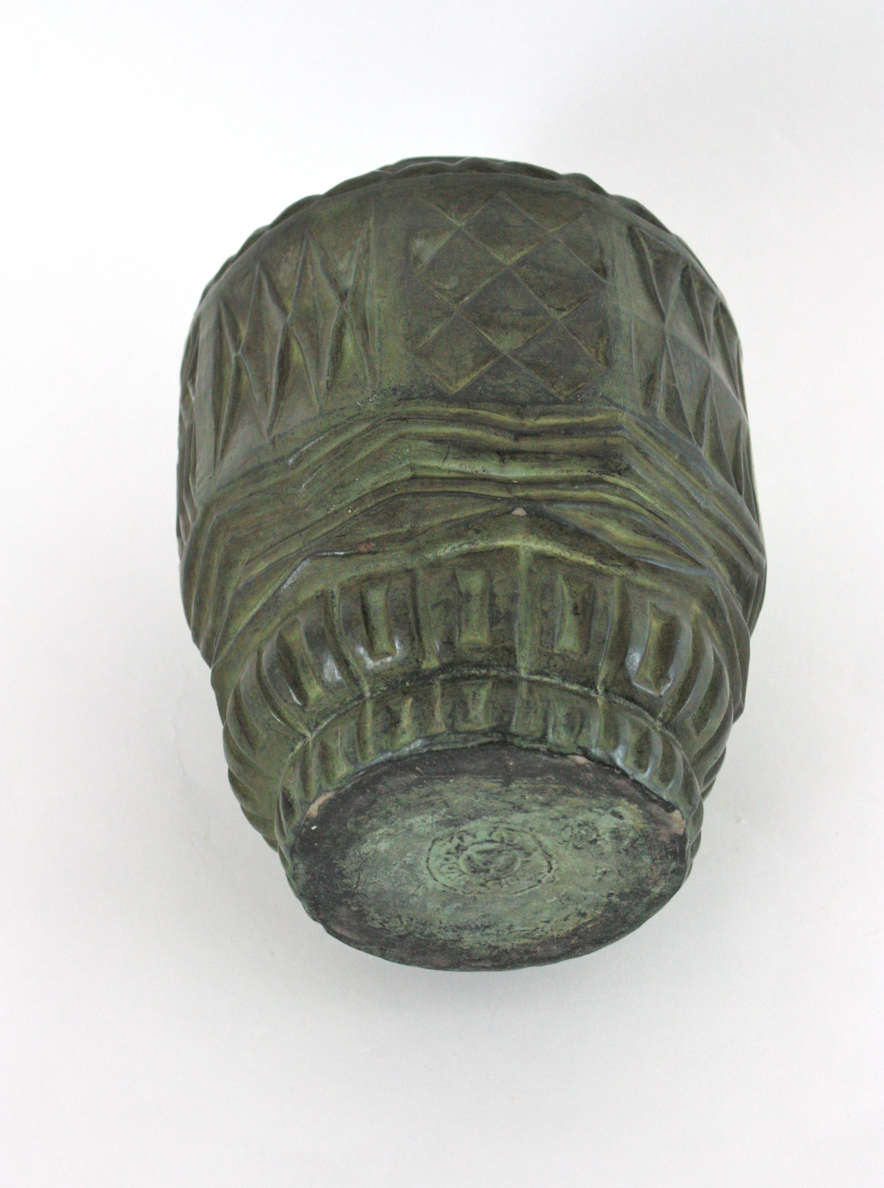 Vaso spagnolo in terracotta verde con pattino geometrico, anni '40 in vendita 7