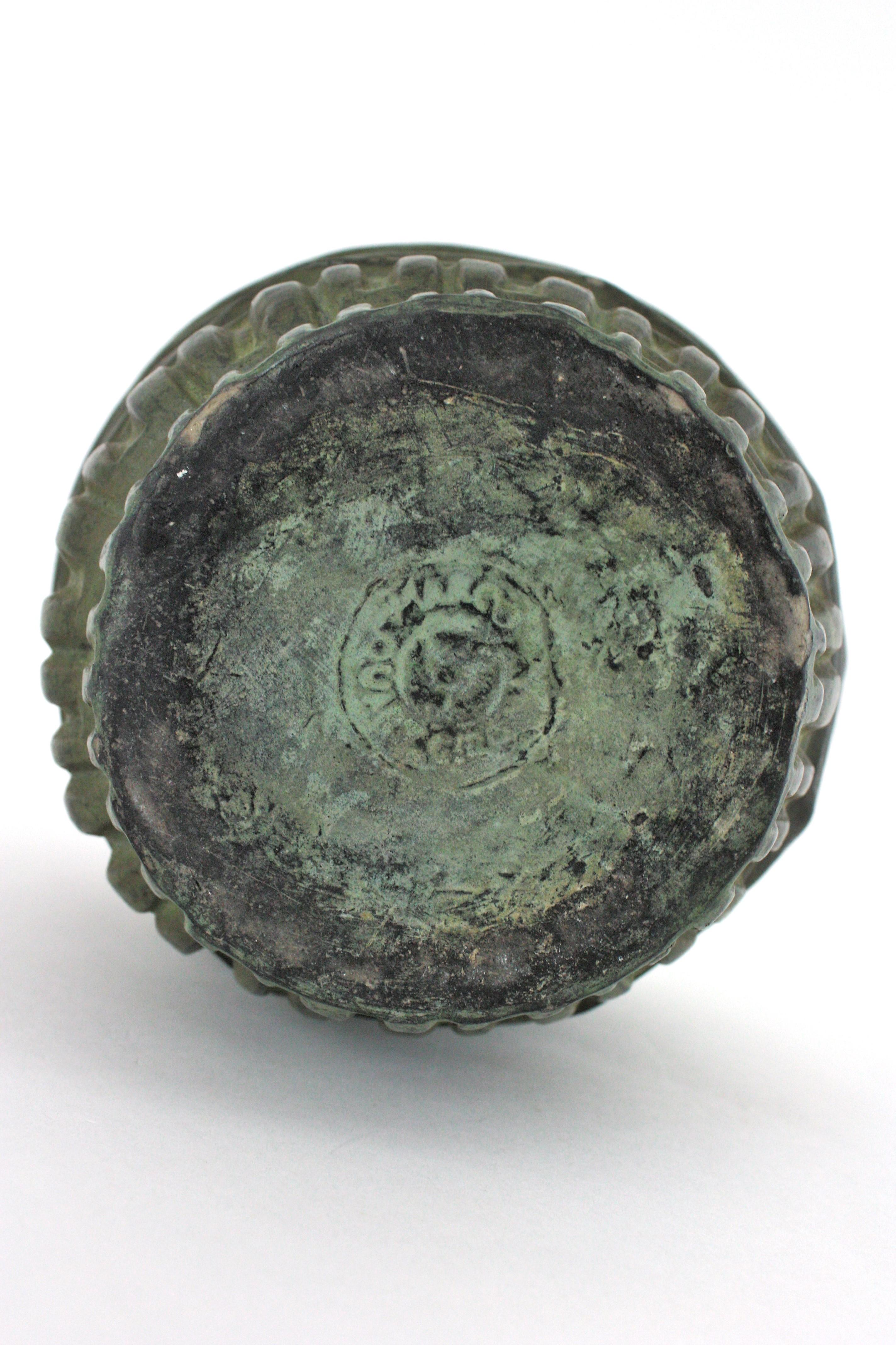 Vaso spagnolo in terracotta verde con pattino geometrico, anni '40 in vendita 8