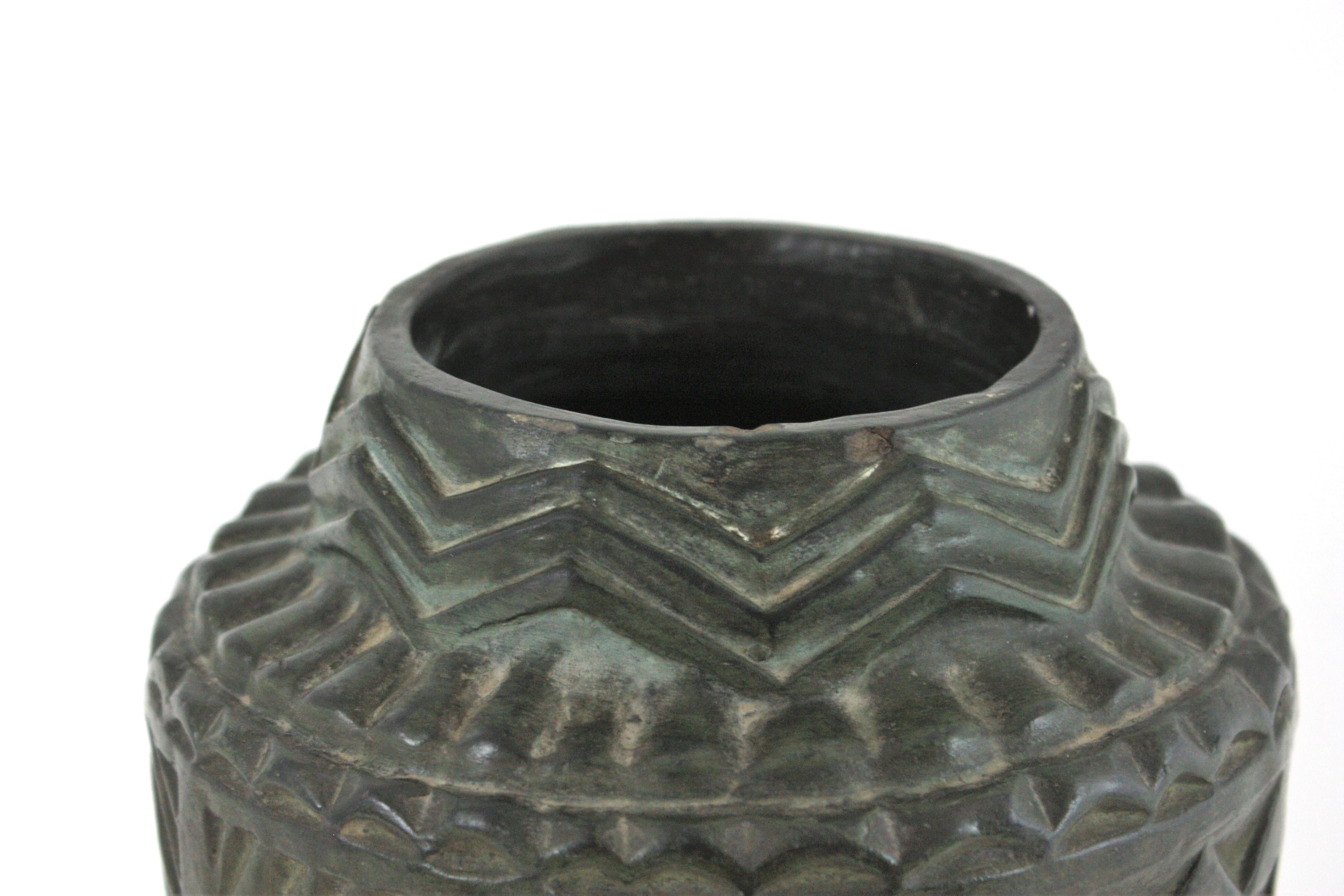XX secolo Vaso spagnolo in terracotta verde con pattino geometrico, anni '40 in vendita