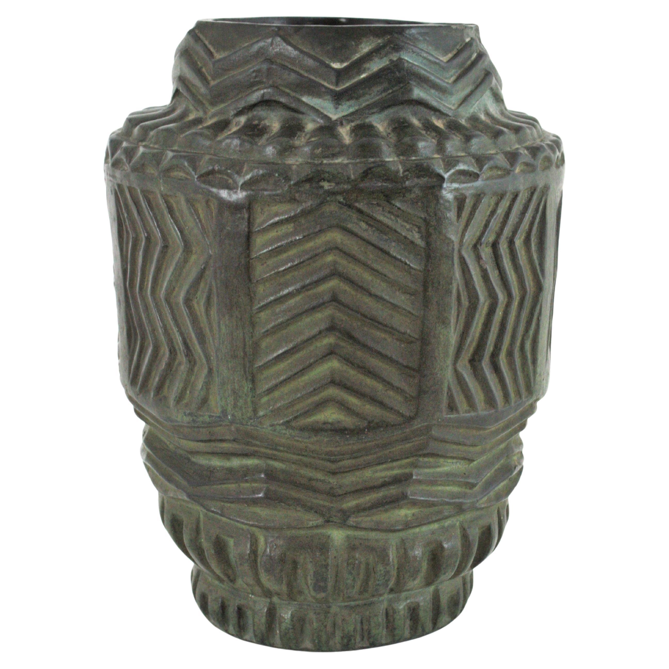 Vaso spagnolo in terracotta verde con pattino geometrico, anni 
40 in vendita