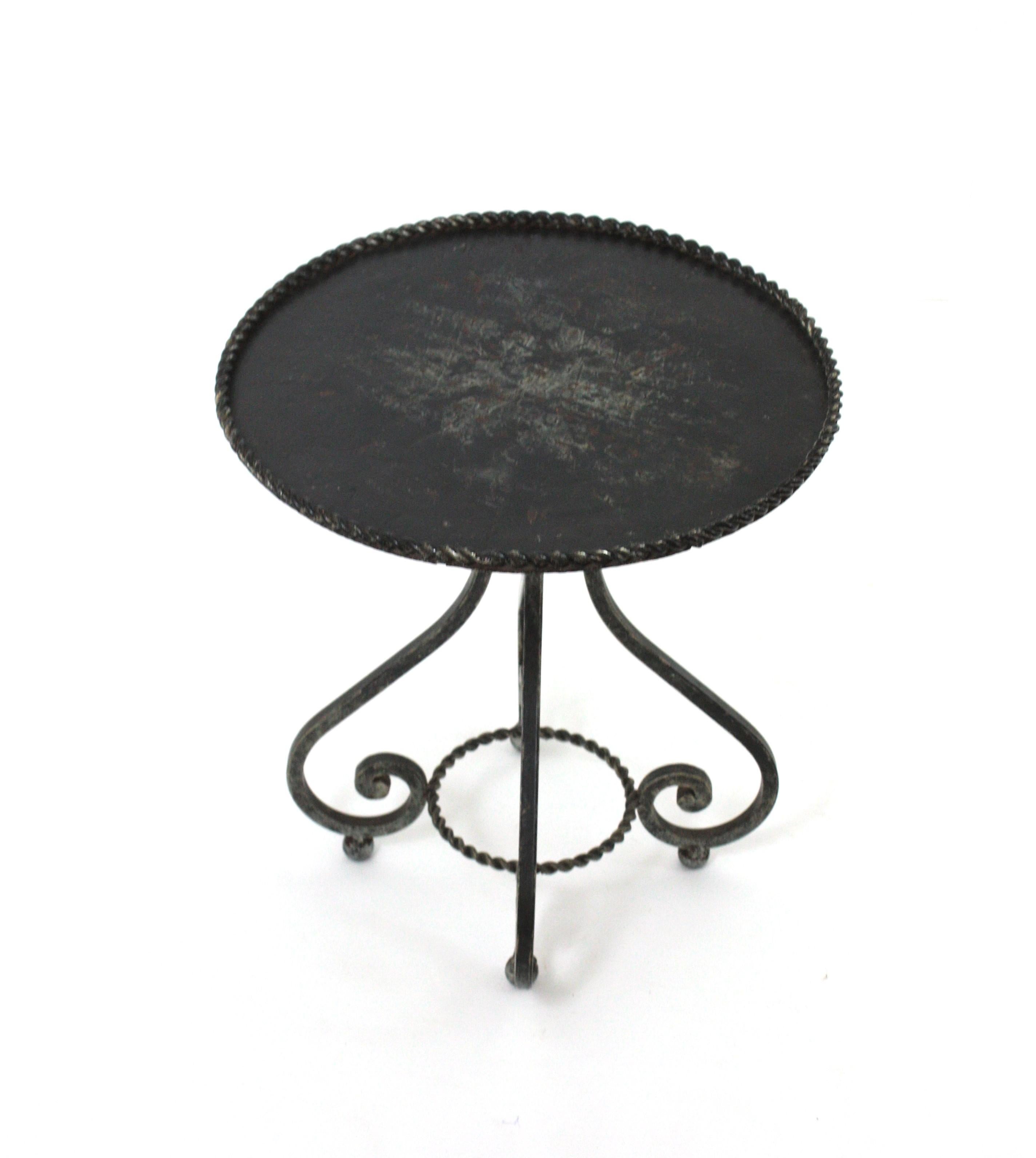 Spanish Gueridon Drinks Occassional Low Side Table in Wrought Iron For Sale 4
