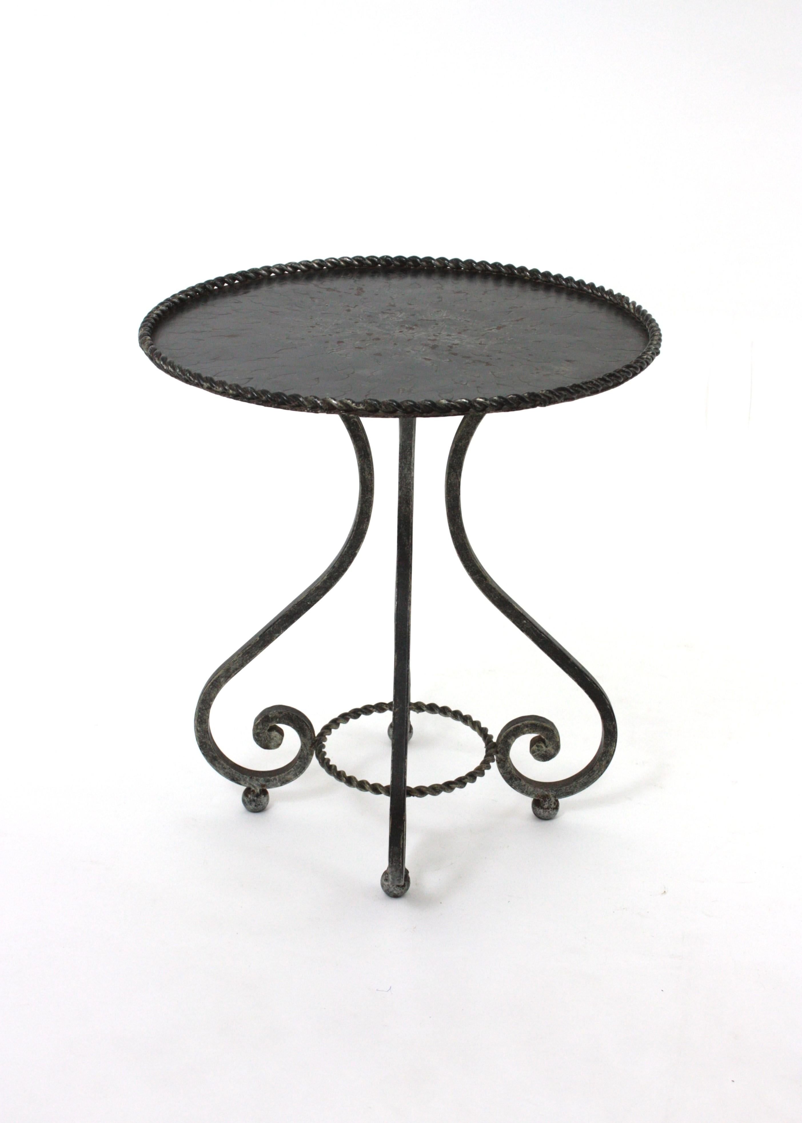 Spanish Gueridon Drinks Occassional Low Side Table in Wrought Iron For Sale 5