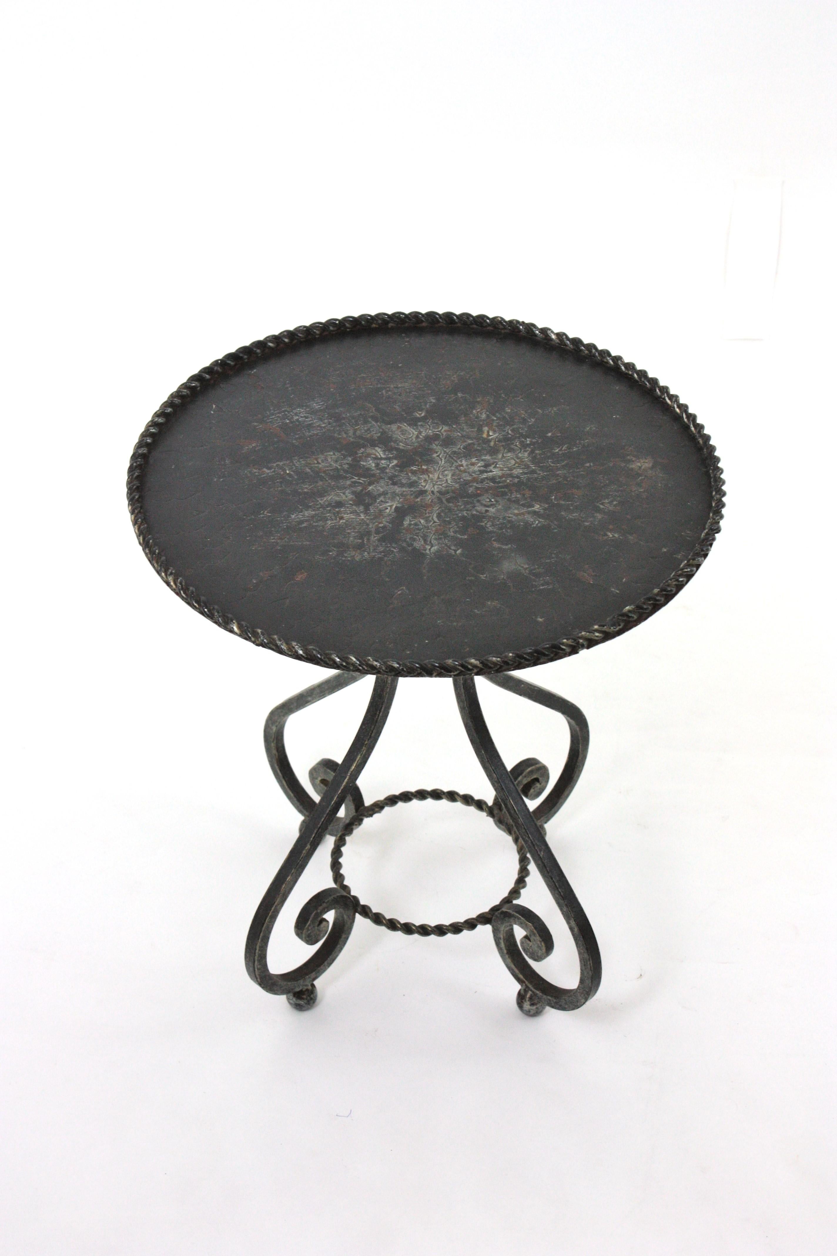 Spanish Gueridon Drinks Occassional Low Side Table in Wrought Iron In Good Condition For Sale In Barcelona, ES