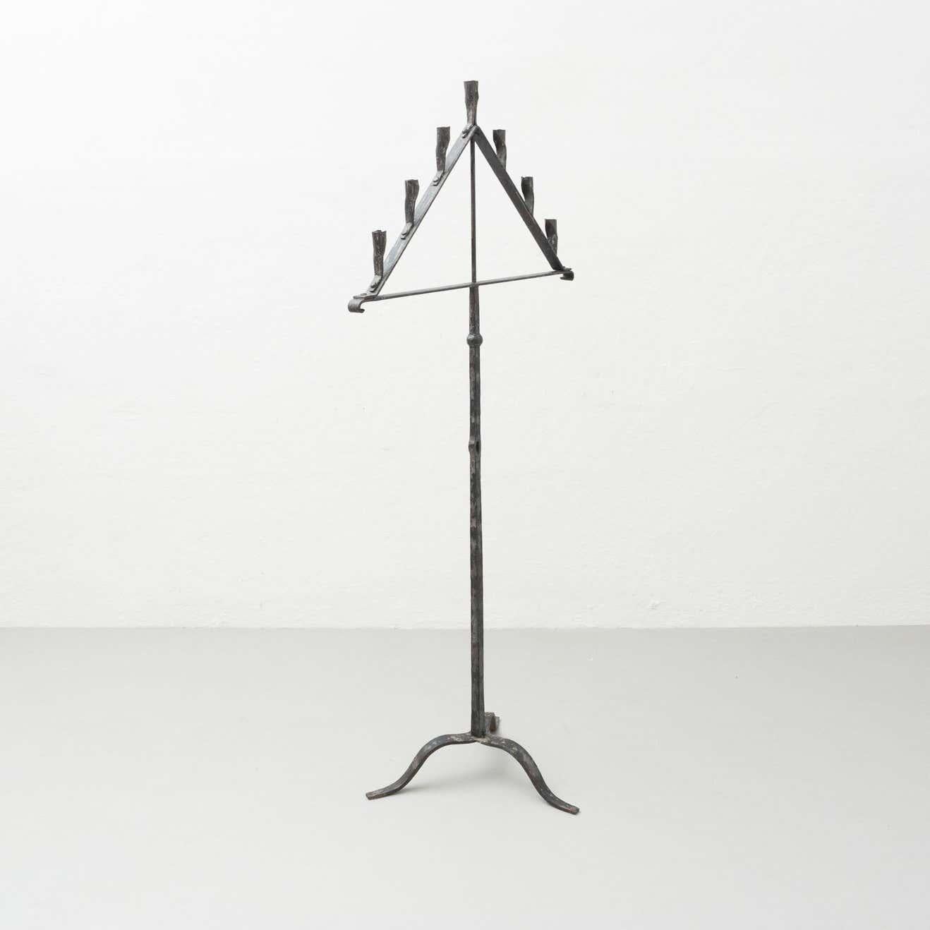 Spanish 'Hachero' Traditional Ancient Wrought Iron Candleholder, circa 1930 In Good Condition For Sale In Barcelona, ES
