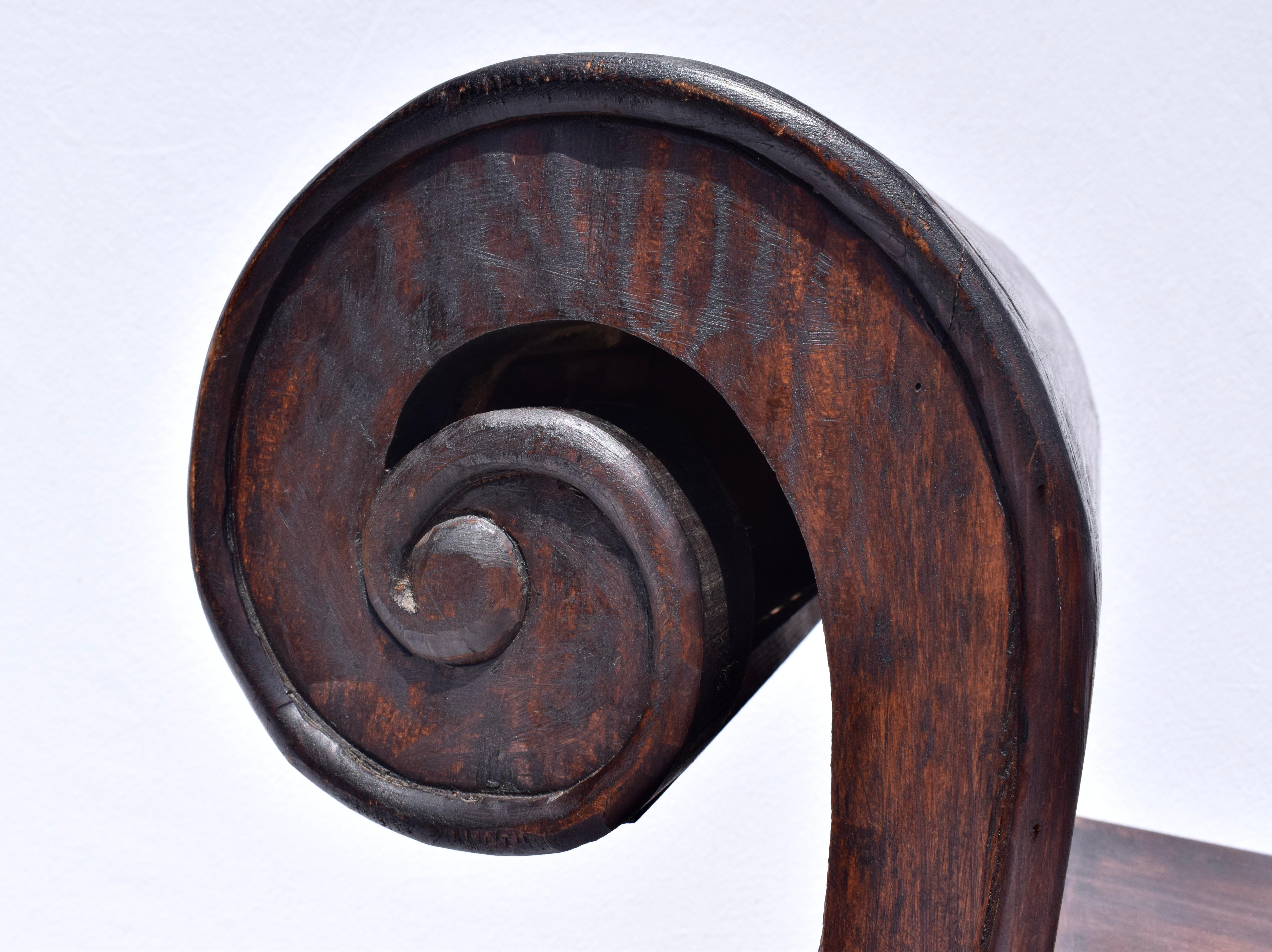 Pino Panca con bracci a voluta in stile hacienda spagnola intagliata a mano Art Carved de Mexico in vendita