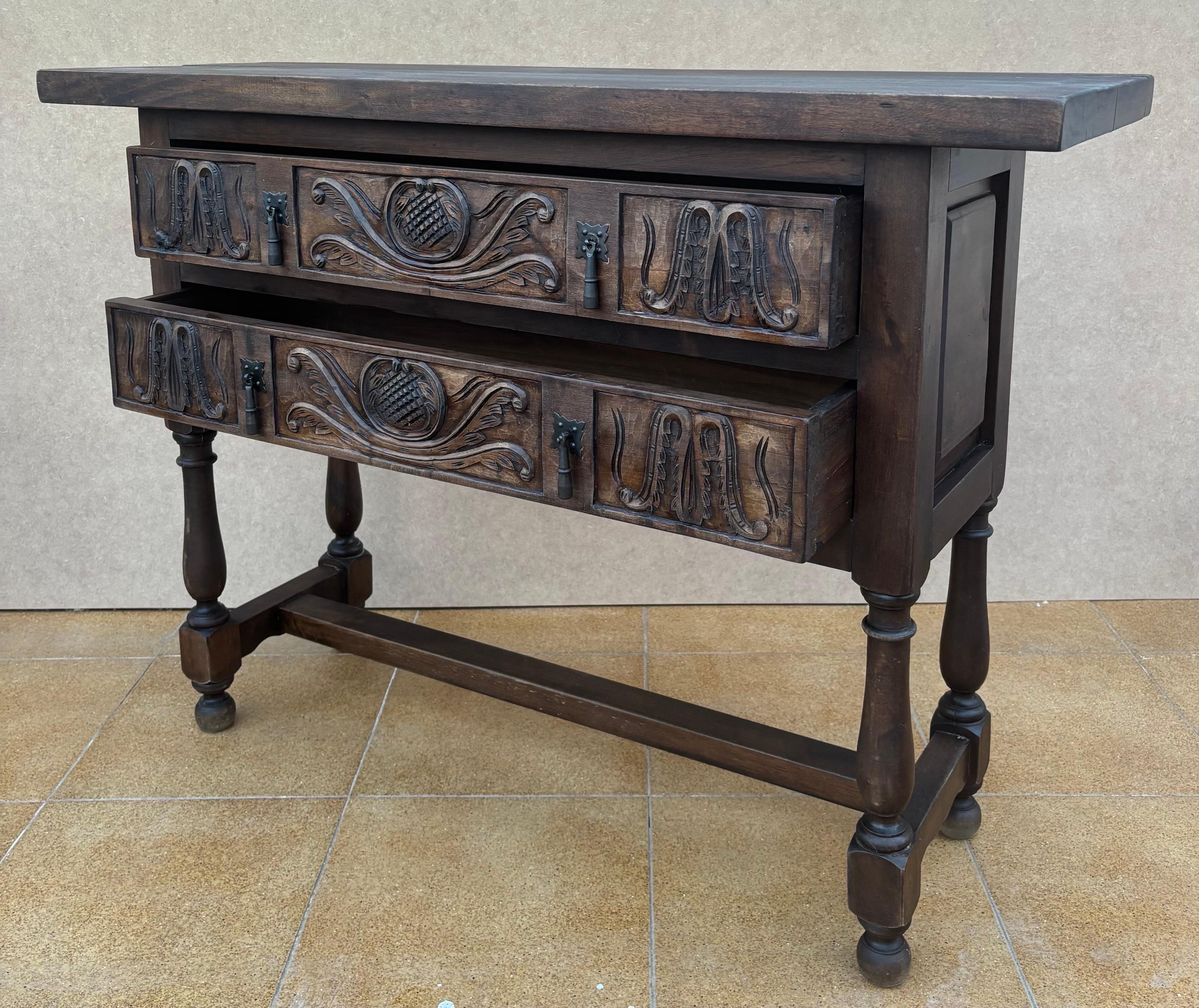 Spanish Hand Carved Console With Two Drawers, 1920s Español en venta