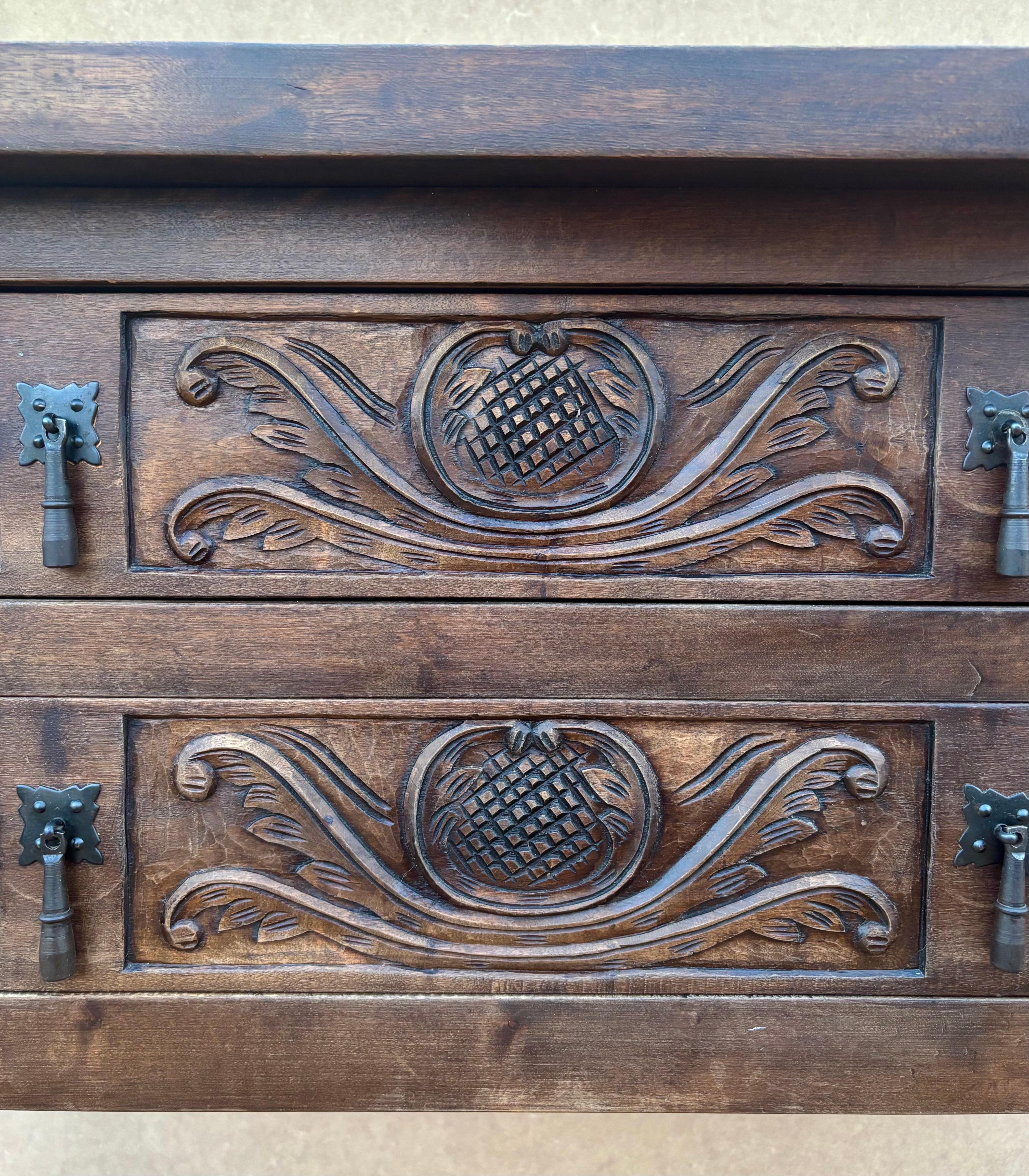 Spanish Hand Carved Console With Two Drawers, 1920s en Bueno estado para la venta en BÉTERA, ES