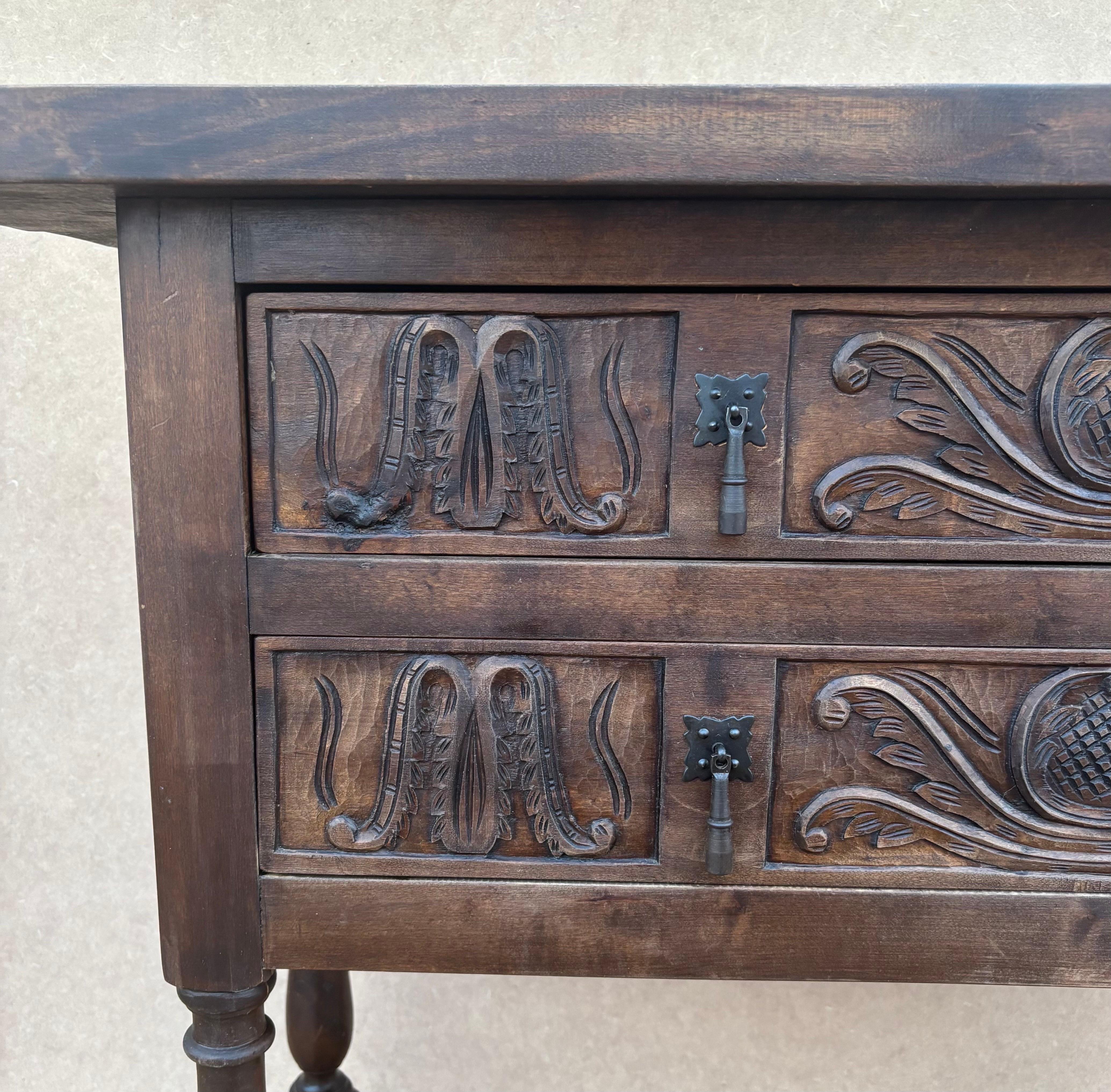 Spanish Hand Carved Console With Two Drawers, 1920s principios del siglo XX en venta