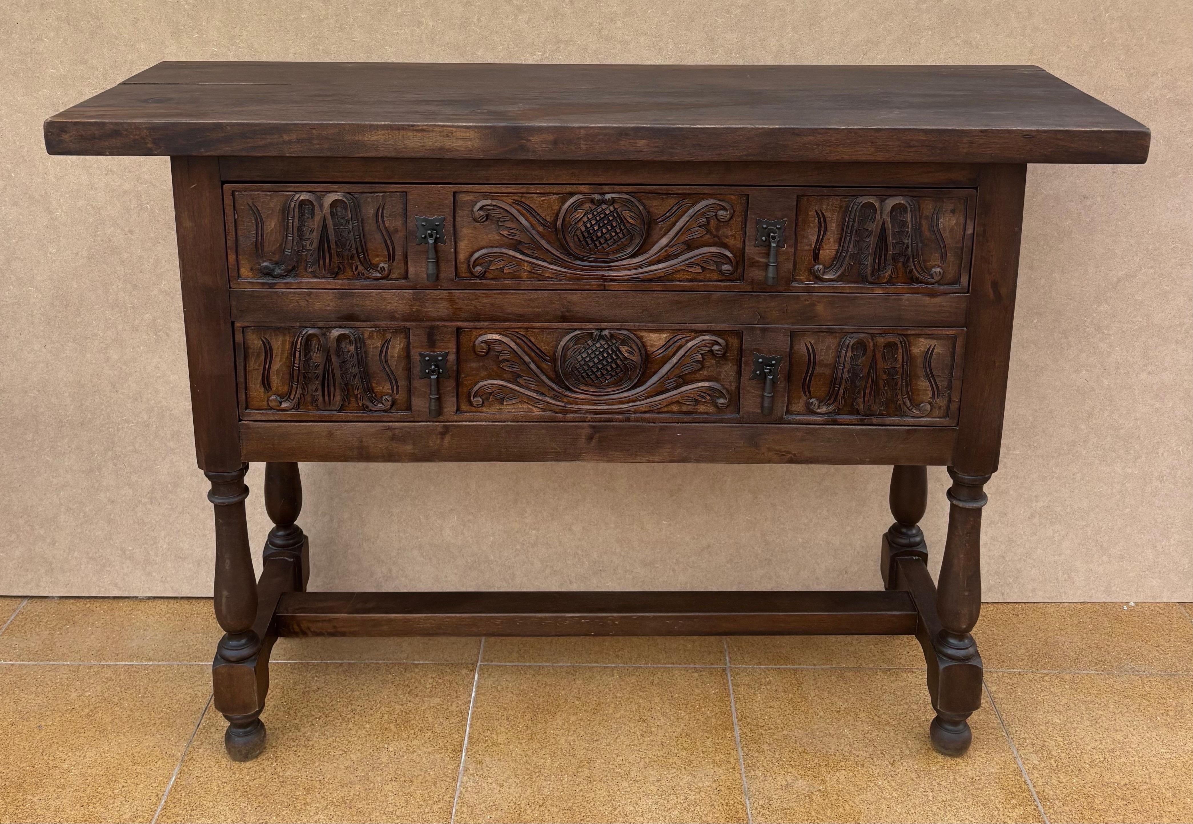 Spanish Hand Carved Console With Two Drawers, 1920s Hierro en venta