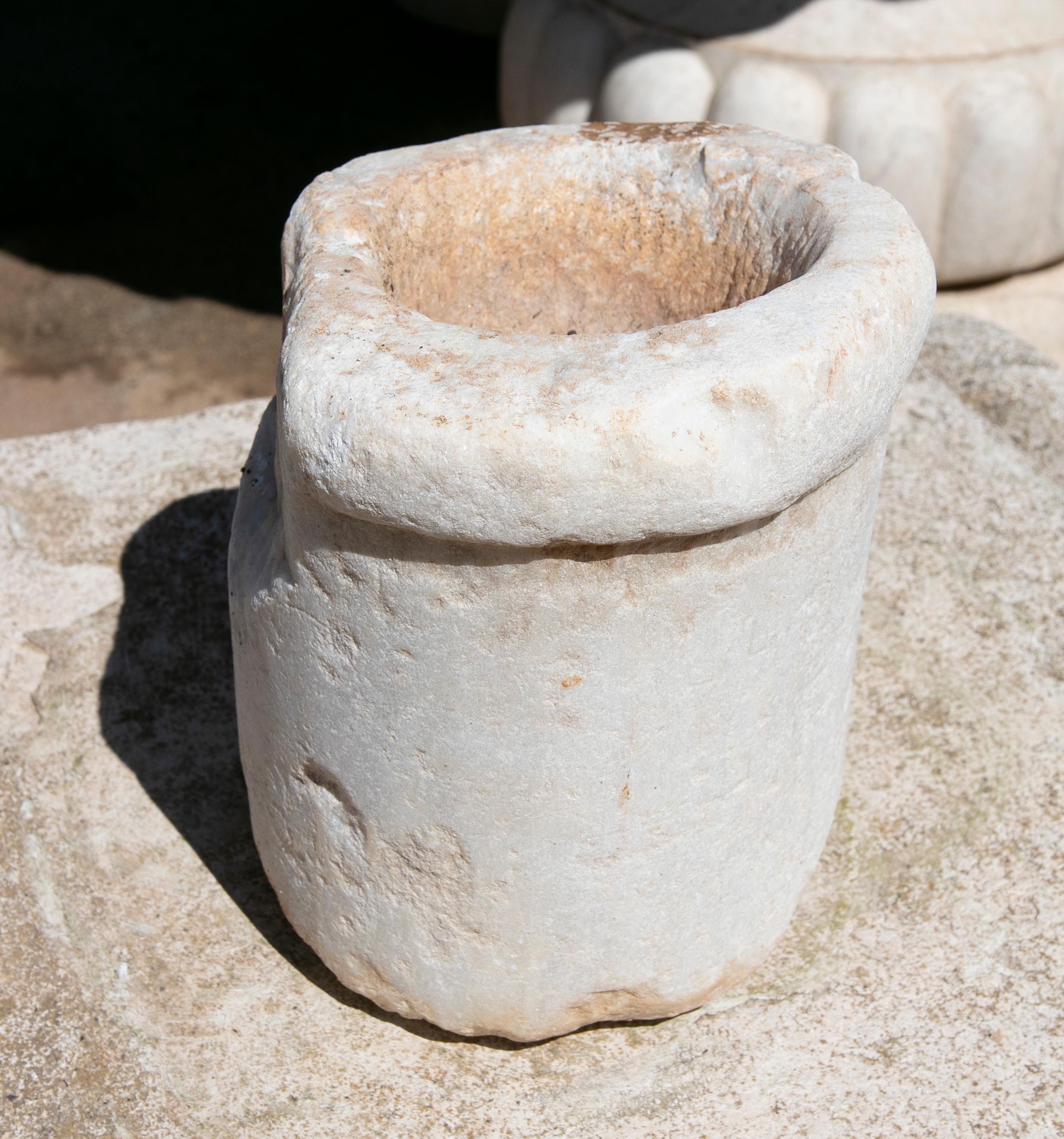 Pile de pierres espagnoles sculptées à la main en vente 7