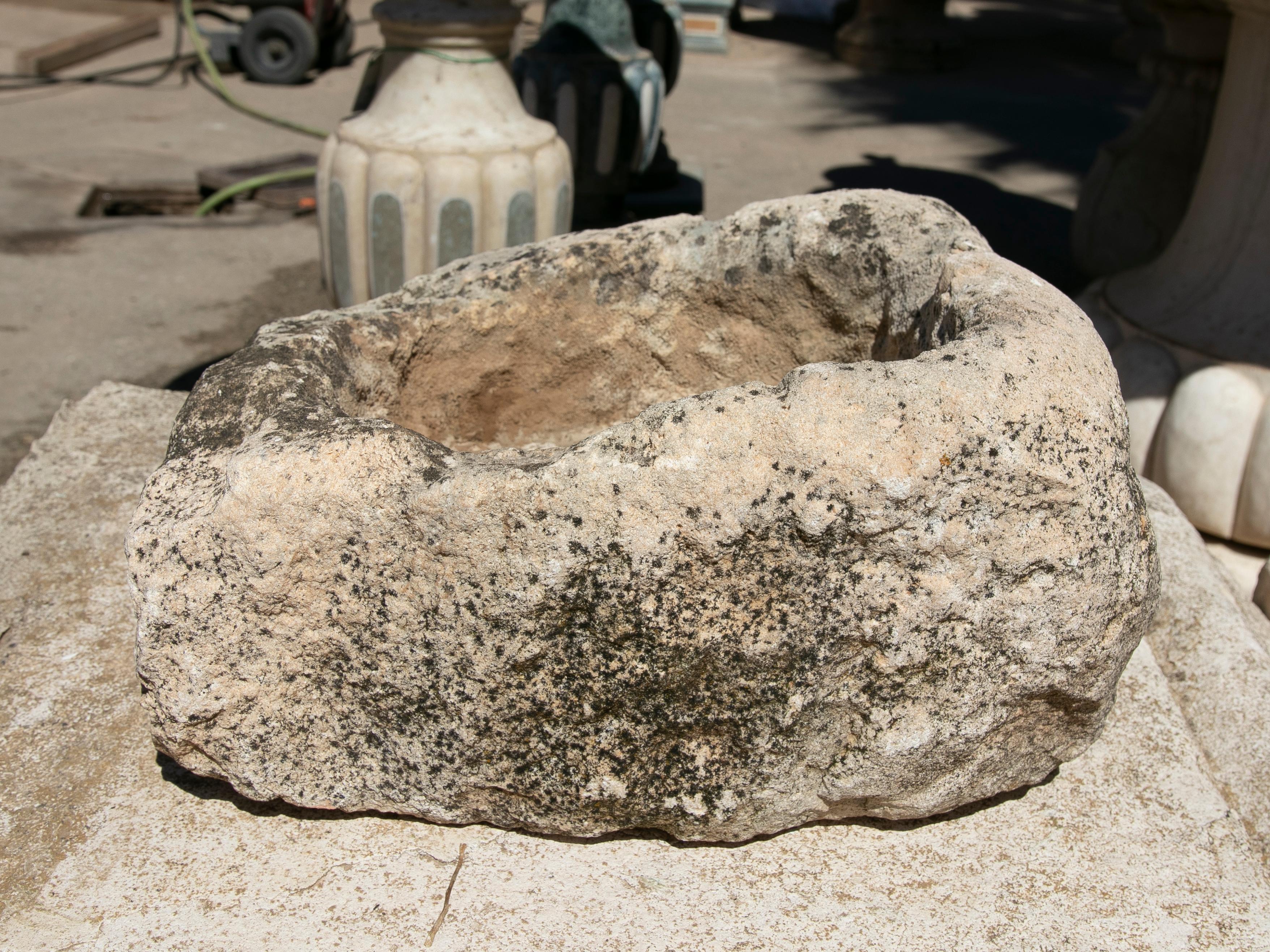 Sculpté à la main Pile de pierres espagnoles sculptées à la main en vente
