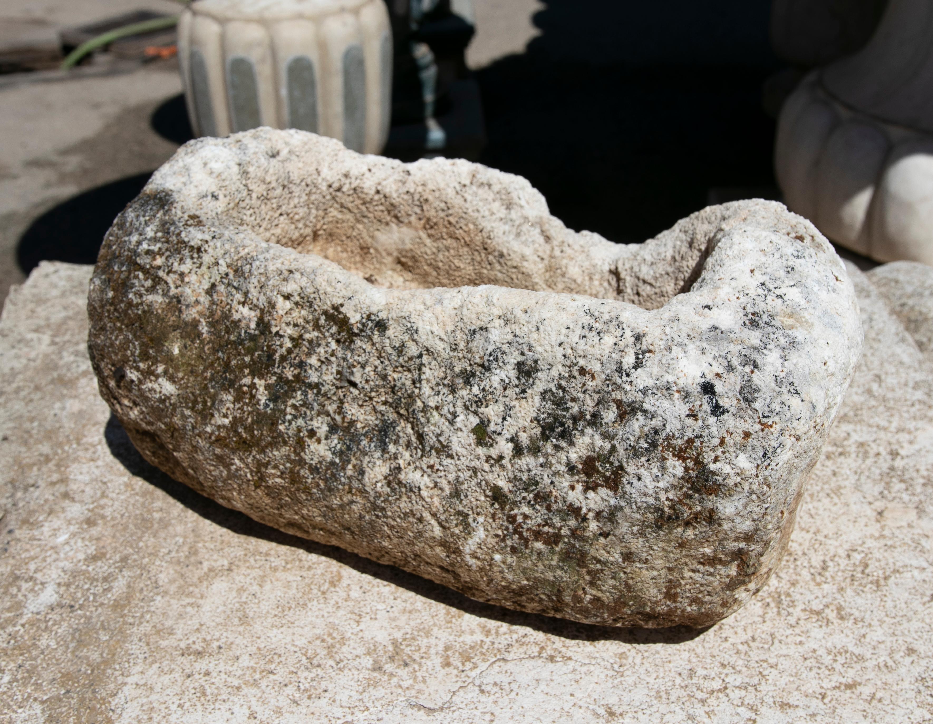 Spanish Hand Carved Stone Pile In Good Condition For Sale In Marbella, ES