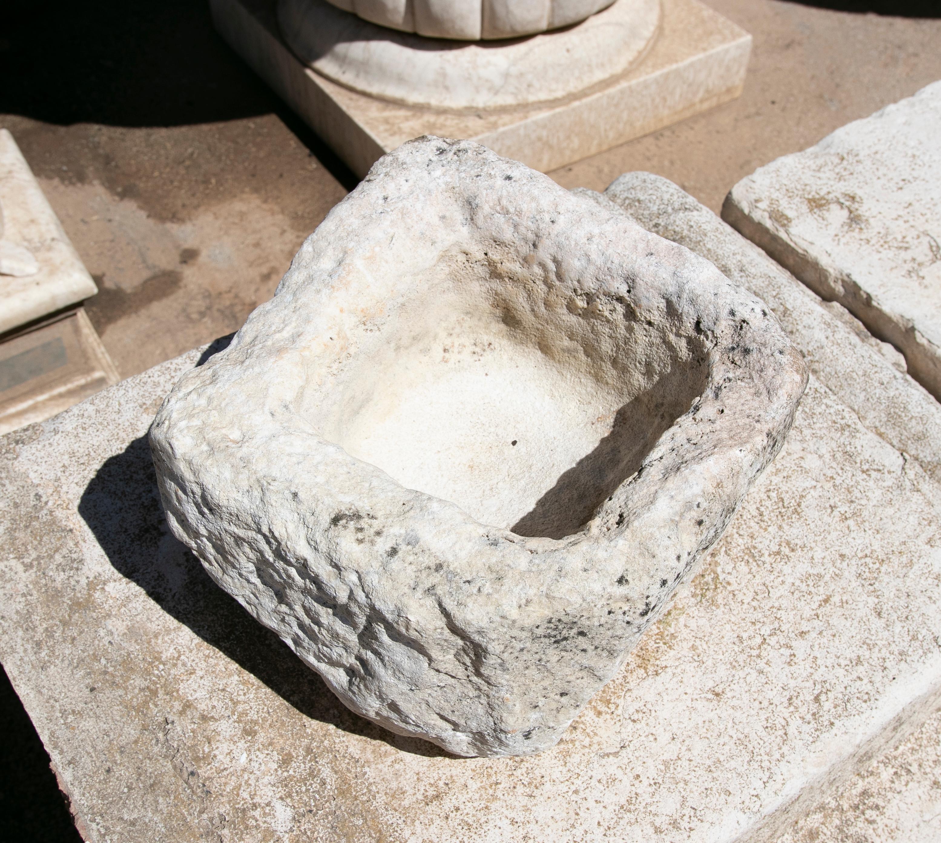Spanish Hand Carved Stone Pile In Good Condition For Sale In Marbella, ES