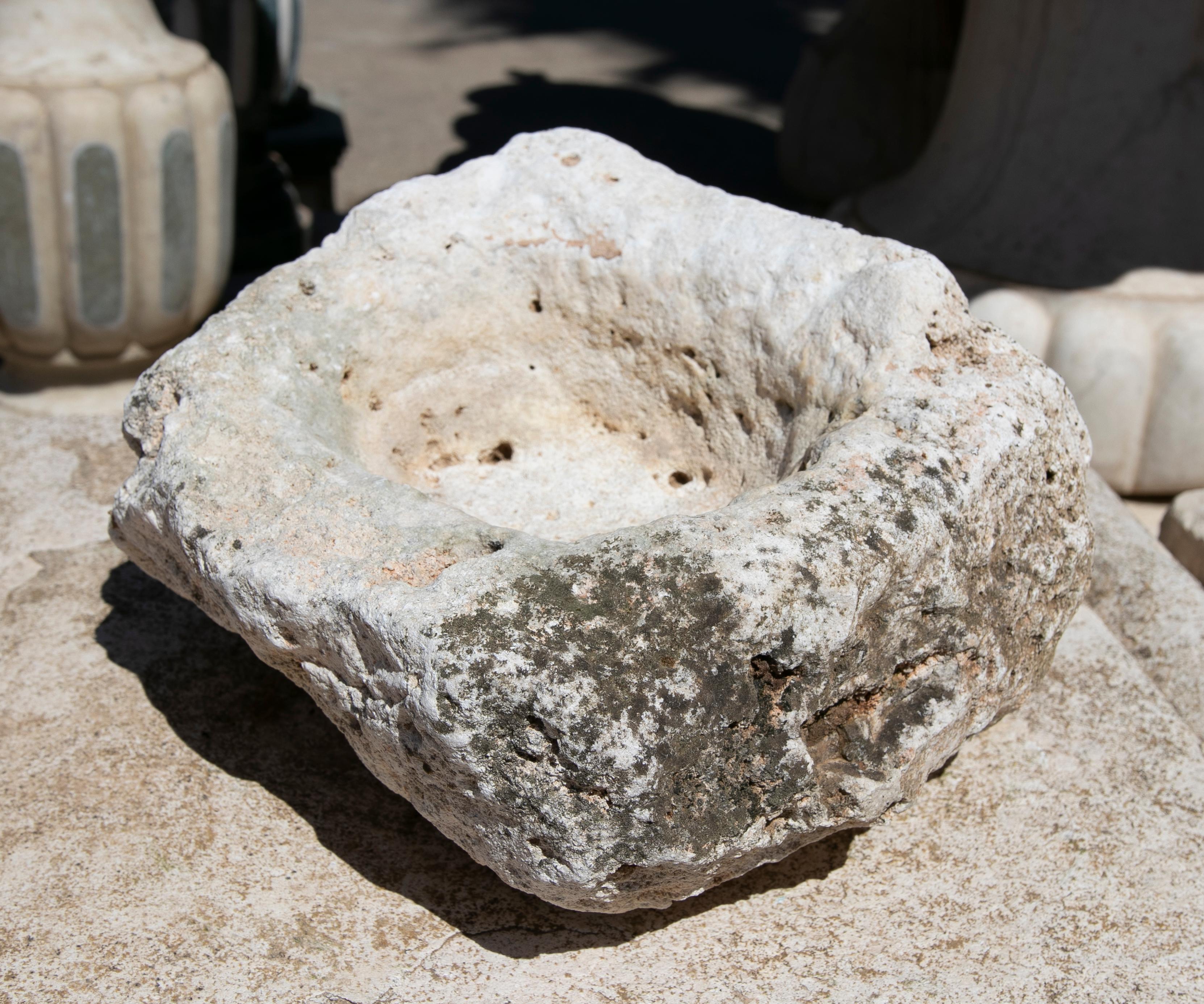 Spanish Hand Carved Stone Pile In Good Condition For Sale In Marbella, ES