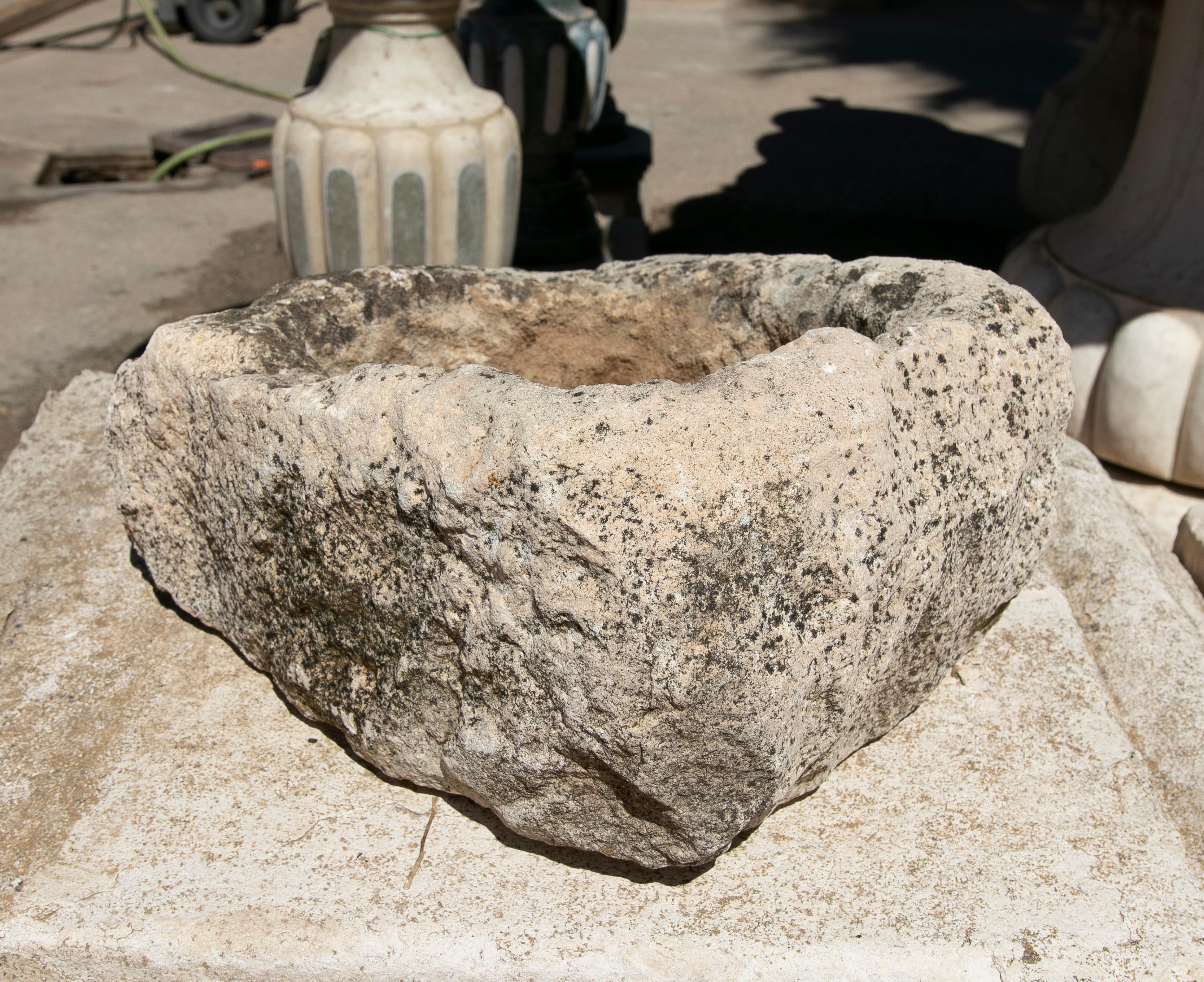 Spanish Hand Carved Stone Pile In Good Condition For Sale In Marbella, ES