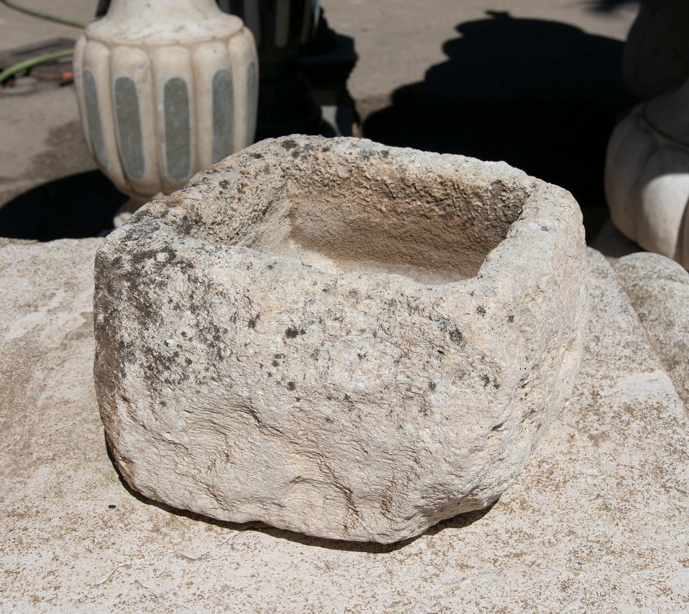 Spanish Hand Carved Stone Pile In Good Condition For Sale In Marbella, ES