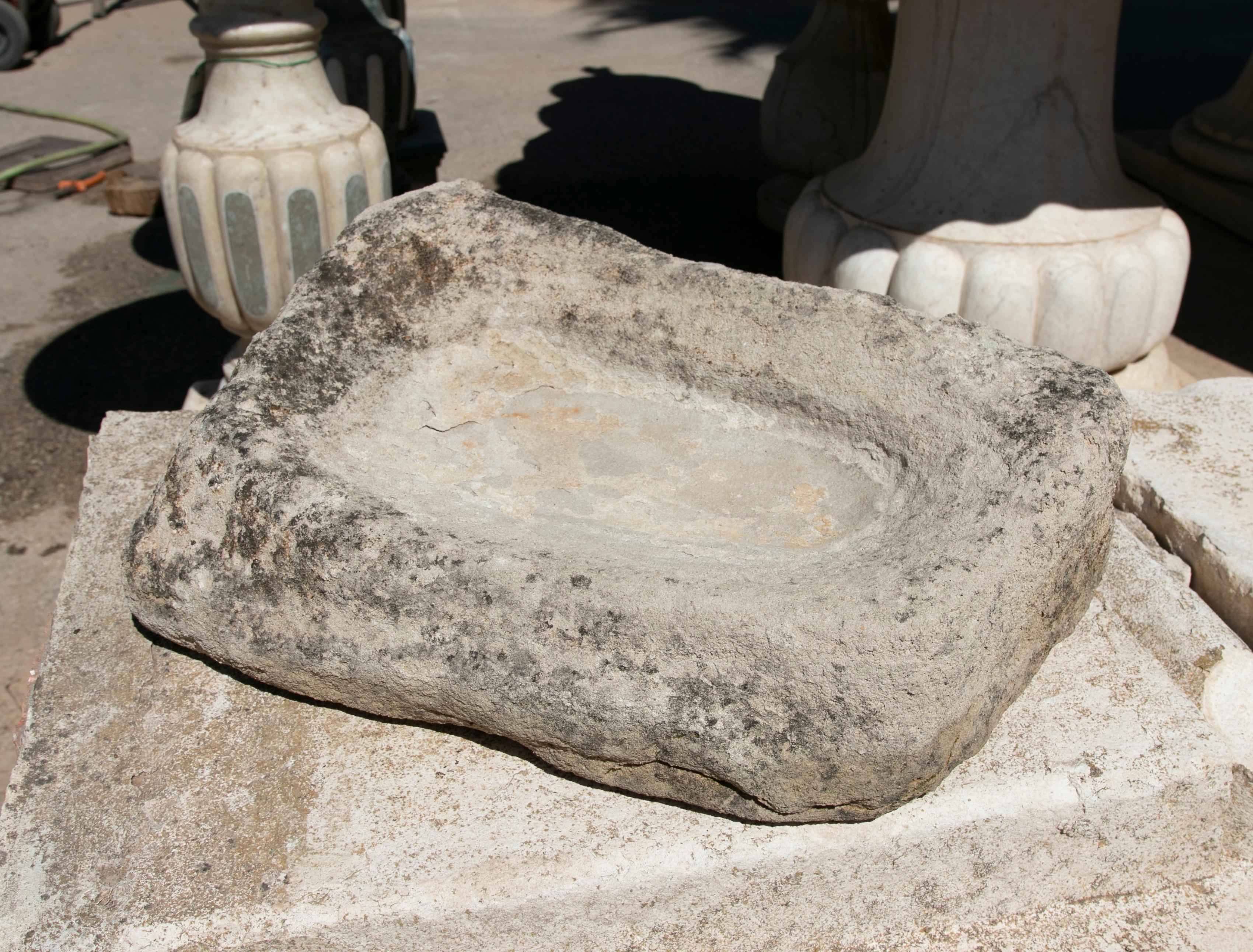 Spanish Hand Carved Stone Pile In Good Condition For Sale In Marbella, ES