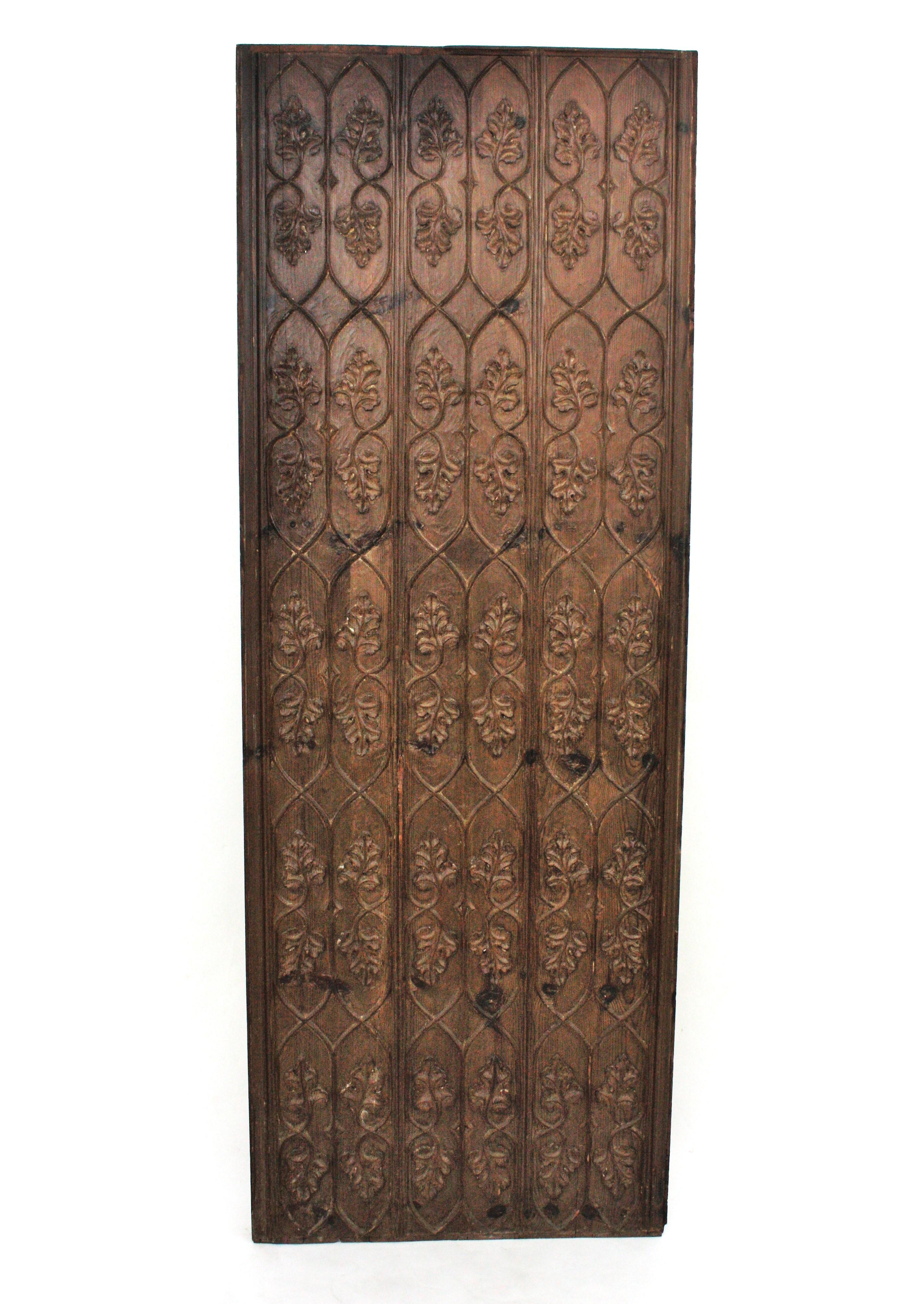 Wall Panel / Headboard in Walnut, Spain, 1940s
This architectural wall panel features beautifully handcarved foliage details thorough. 
To be used as wall decoration or headboard.
Terrific aged patina. 
Wear commensurate with age, stains showing