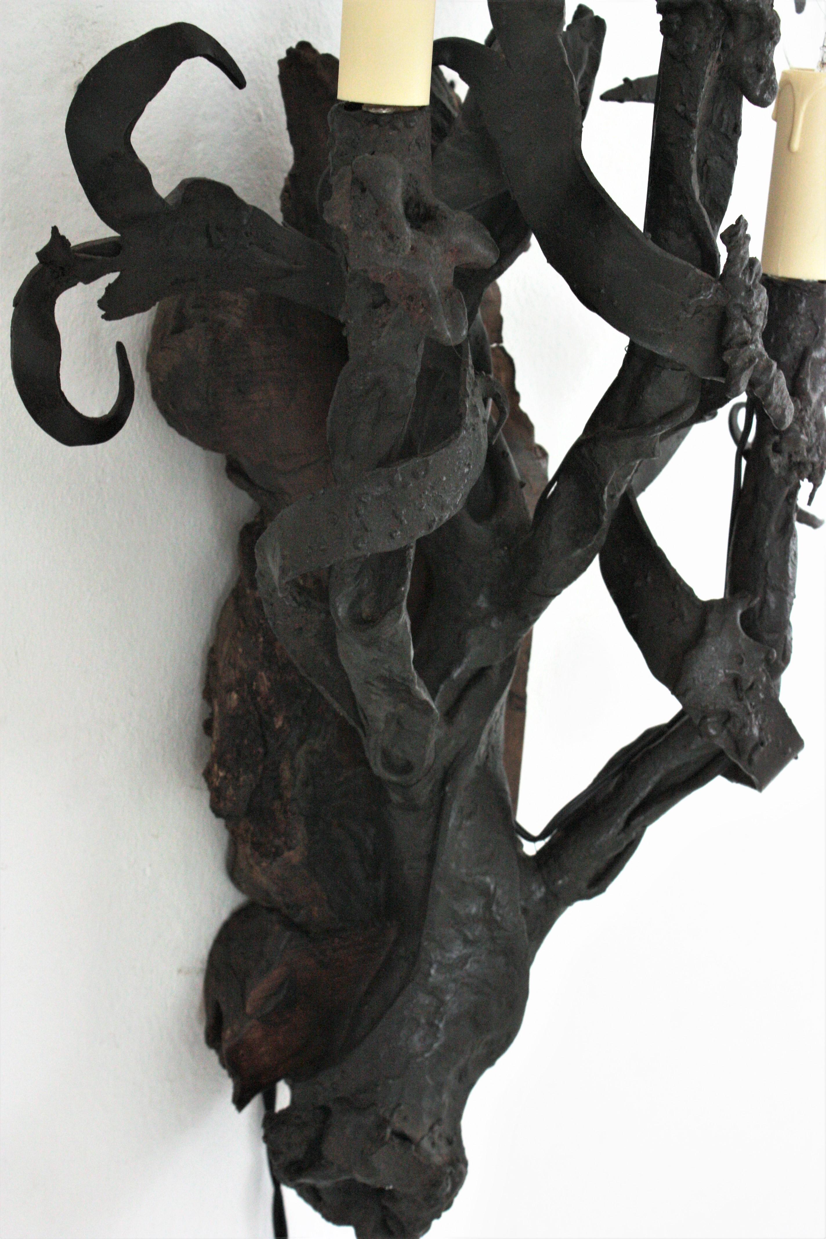 Spanischer handgeschmiedeter Wandleuchter aus Eisen und Holz, mittelalterlich inspiriert, Fackeln, 1940er Jahre im Angebot 8