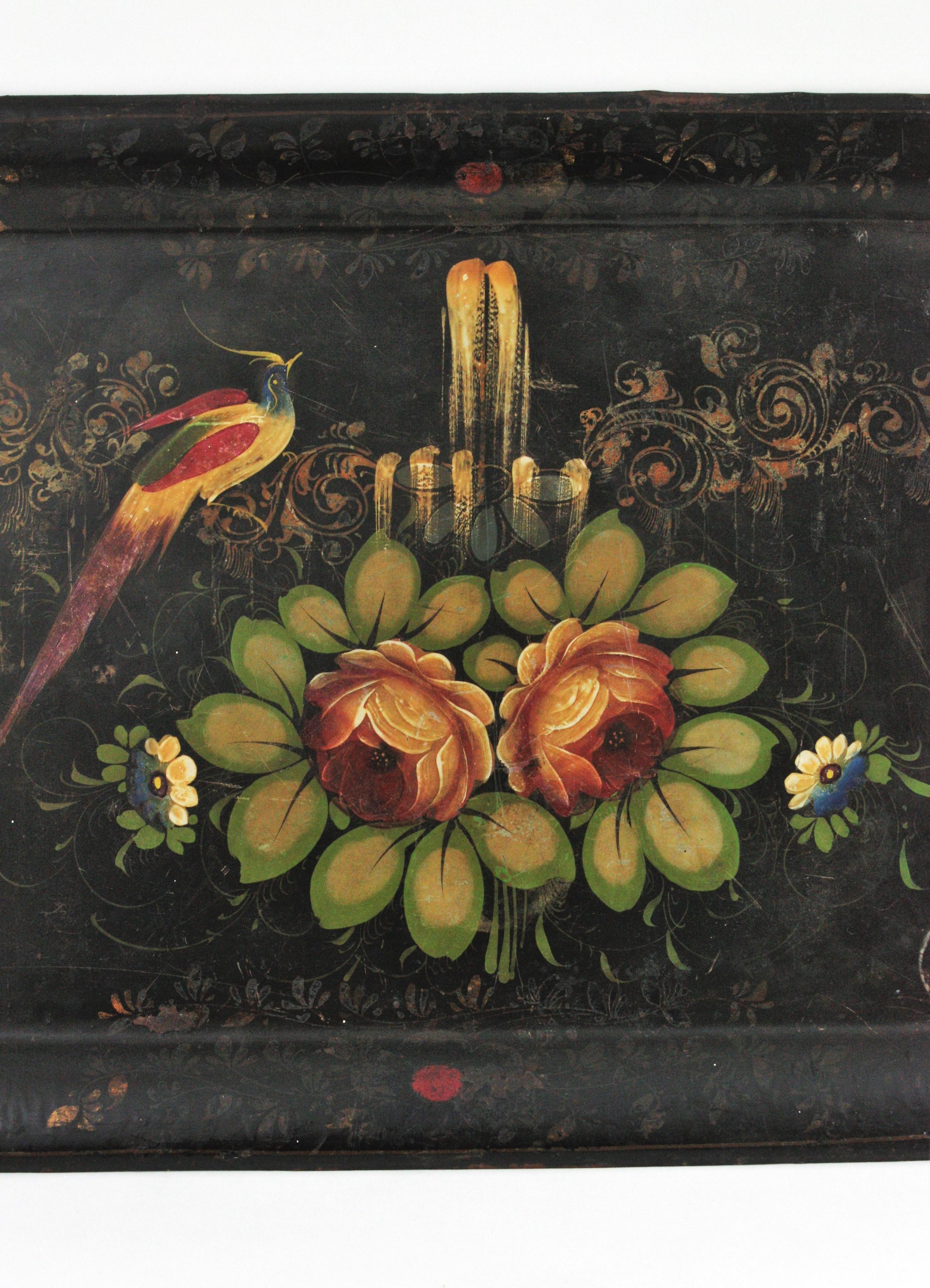 Spanish Hand Painted Polychromed Floral Tole Tray In Good Condition For Sale In Barcelona, ES