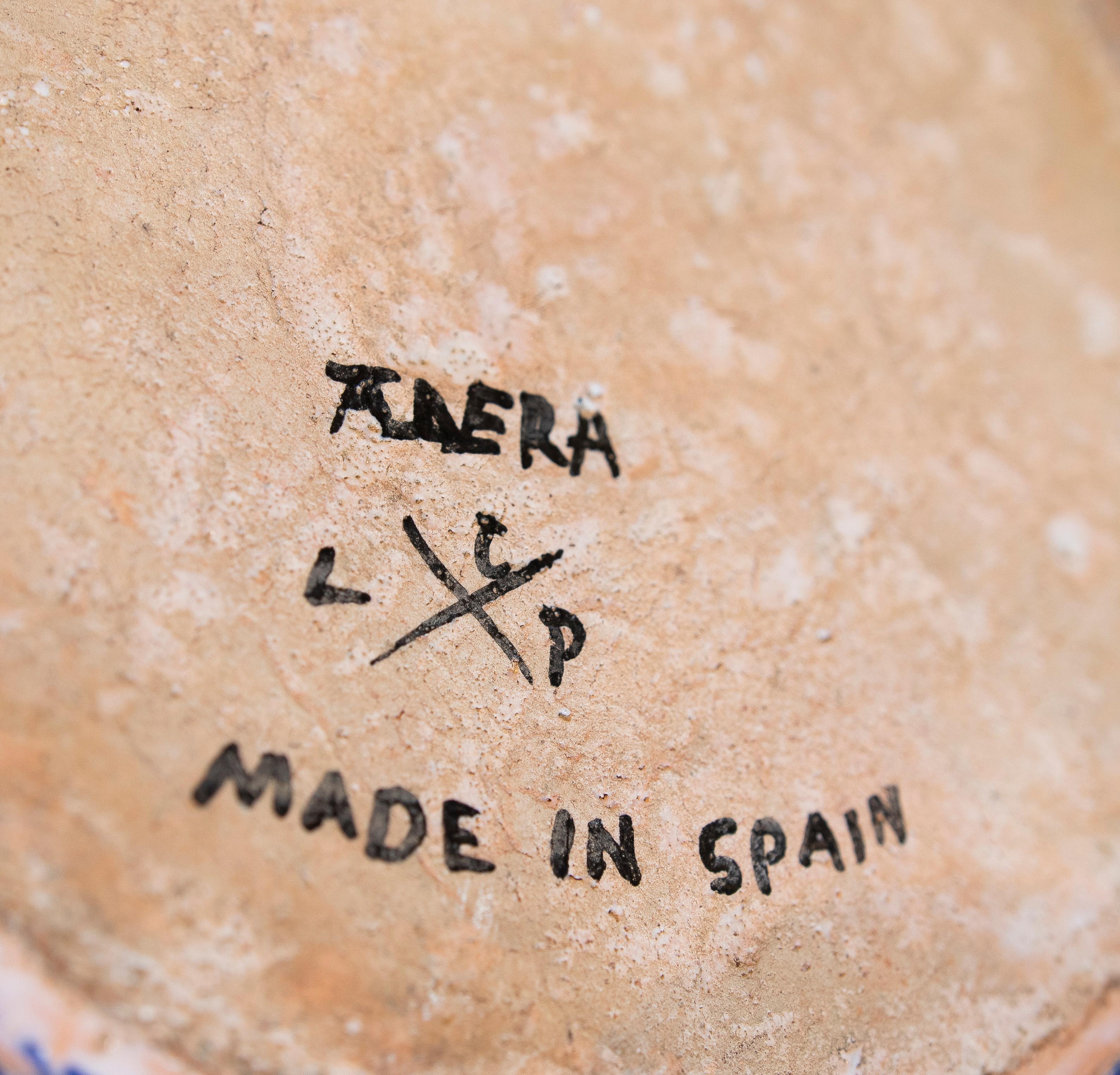 Spanischer handbemalter Talavera-Keramikkrug mit Landschaftslandschaft mit Bäumen aus Spanien 5