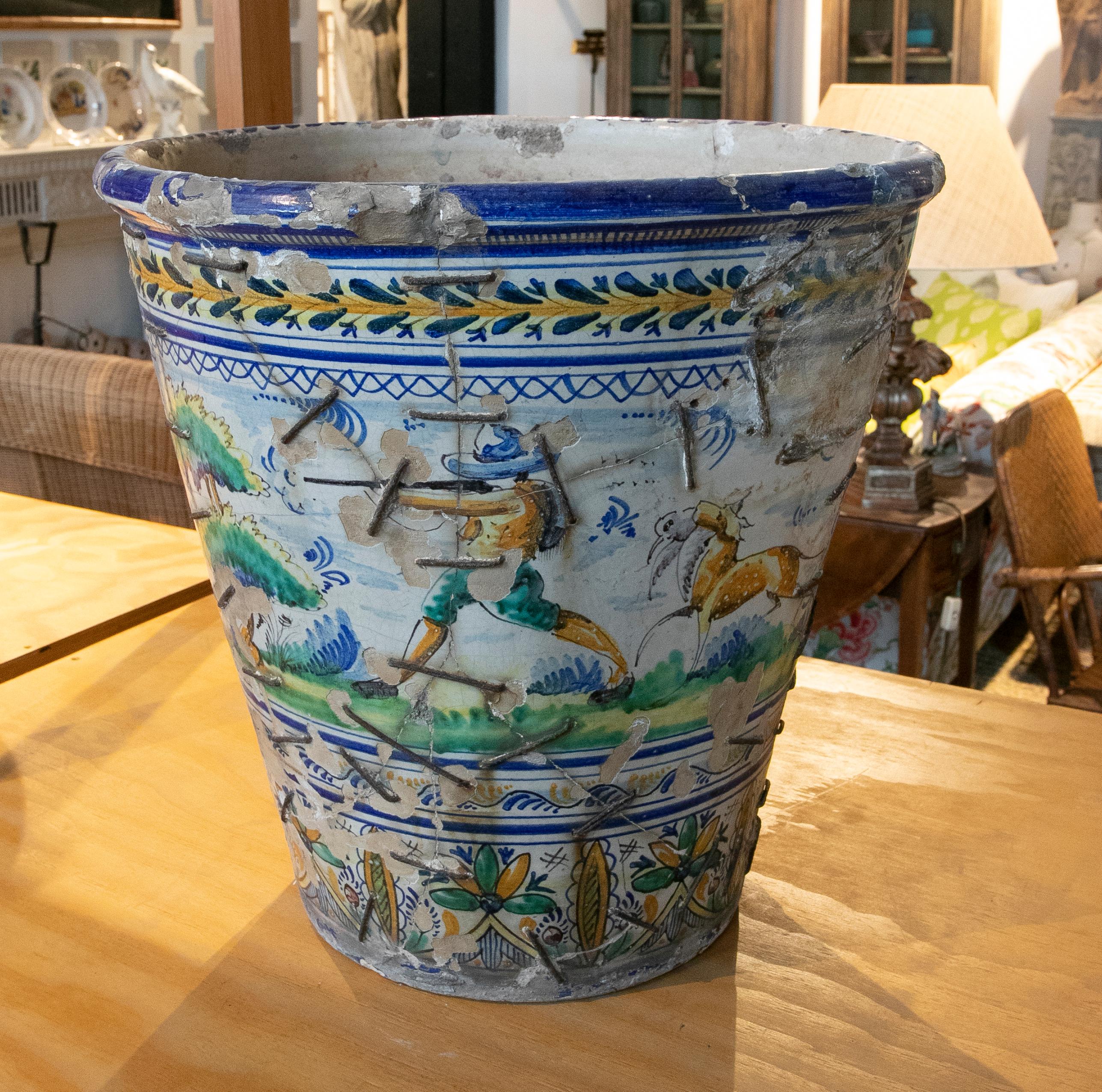 Spanish Hand Painted Triana Ceramic Flowerpot In Good Condition For Sale In Marbella, ES