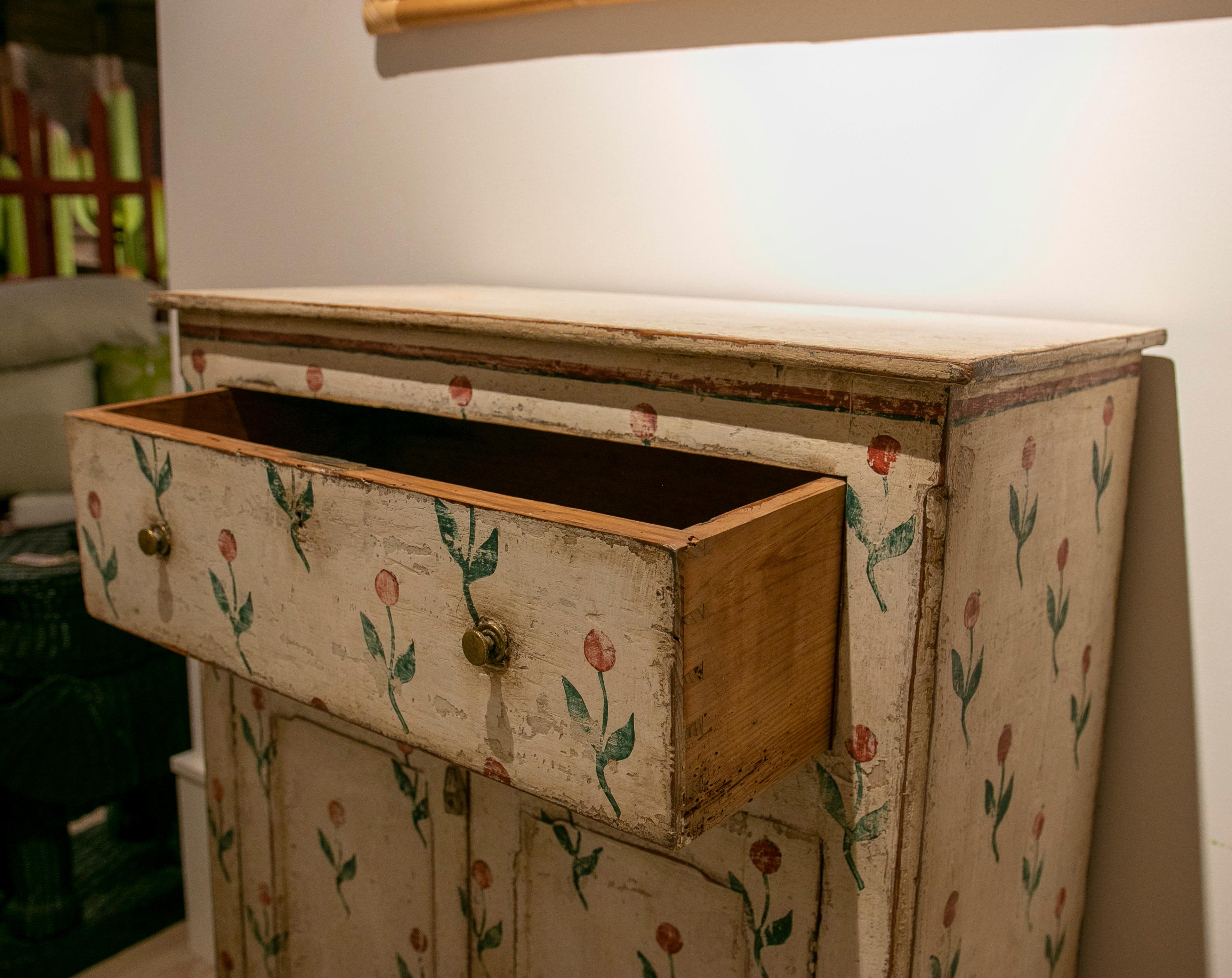 Spanish Hand-Painted Wooden Cabinet with Drawer and Doors with Flowers In Good Condition For Sale In Marbella, ES