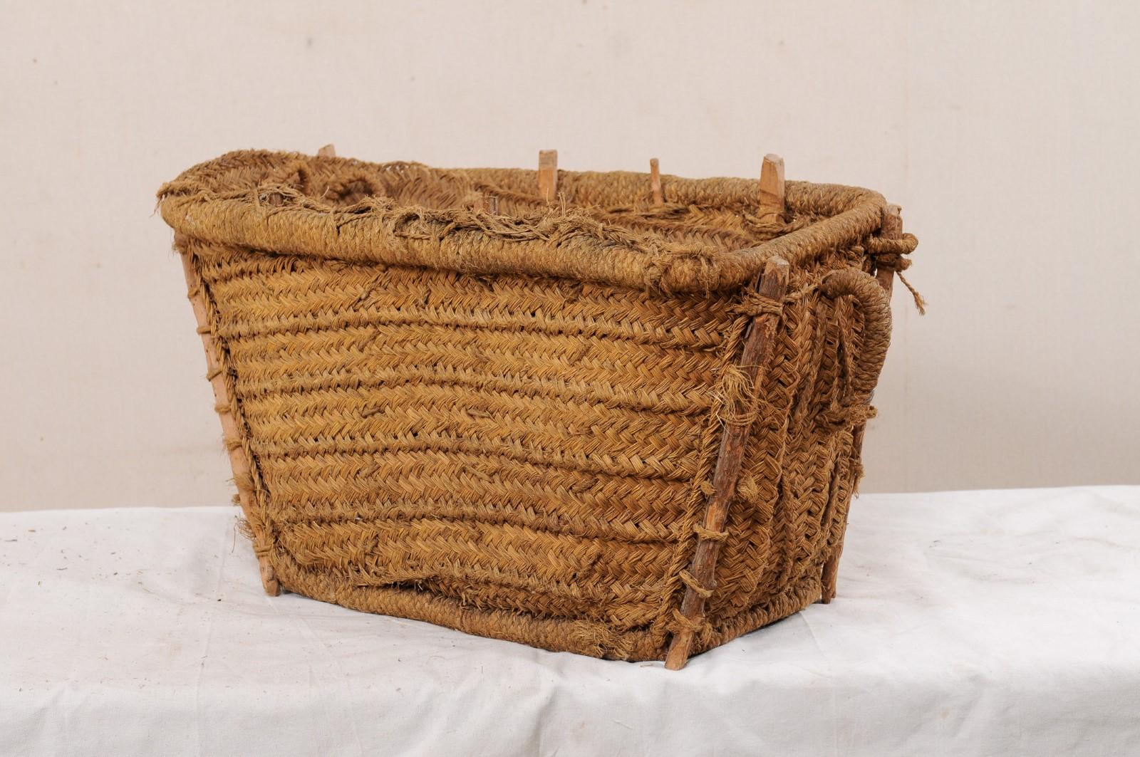 Spanish Handwoven Basket with Lid, Trapezoidal Shaped Body and Natural Fibers 2