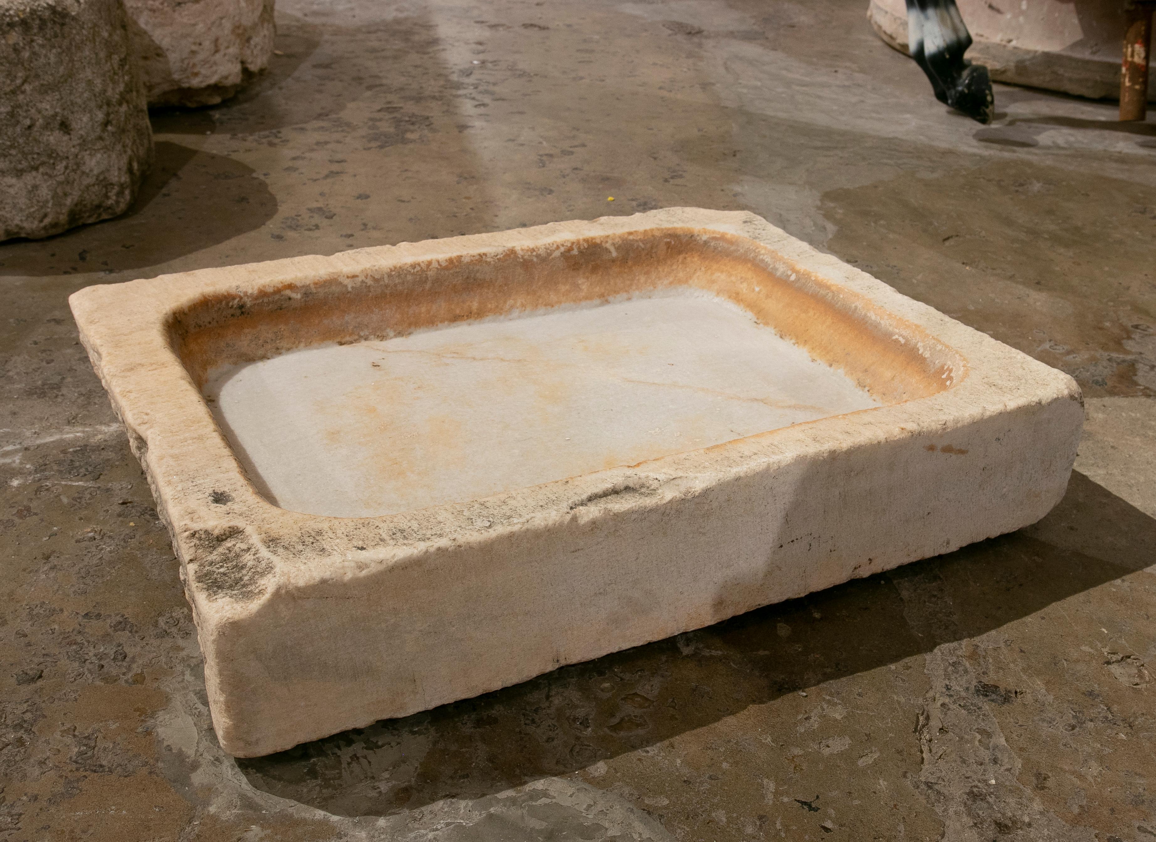 Spanish Handcarved Marble Washbasin from the XIX Century In Good Condition In Marbella, ES