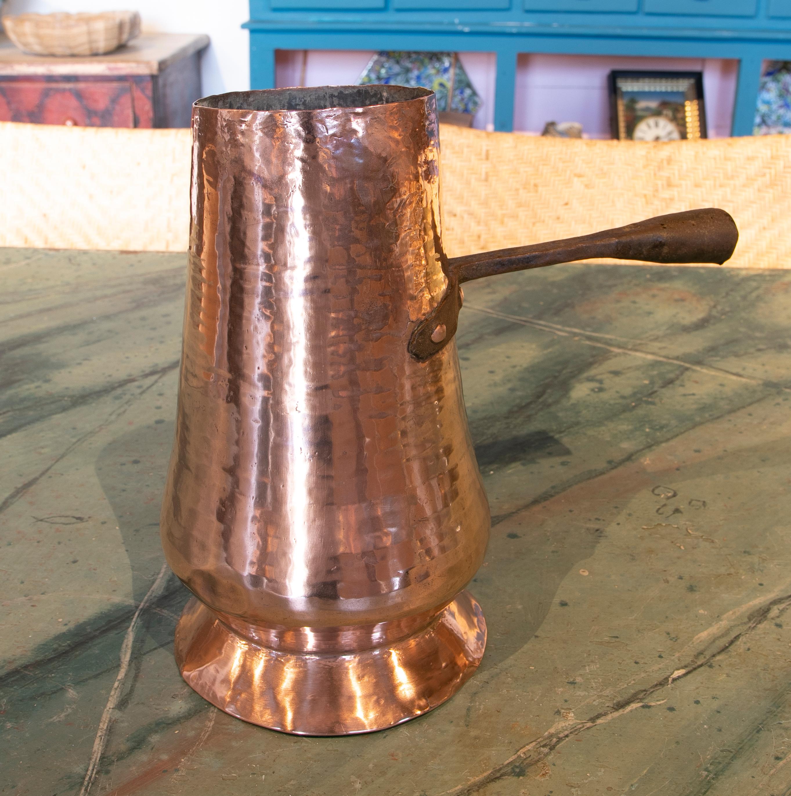 Spanish Handmade Brass Pitcher with Handle for Kitchen In Good Condition For Sale In Marbella, ES
