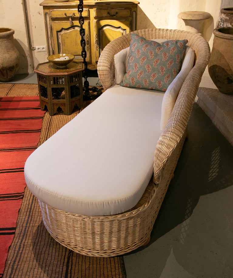 Spanish Handmade Wicker Chaise Longue with White Upholstery For Sale at