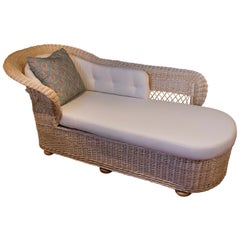 Chaise longue espagnole en osier faite à la main avec tissu d'ameublement blanc