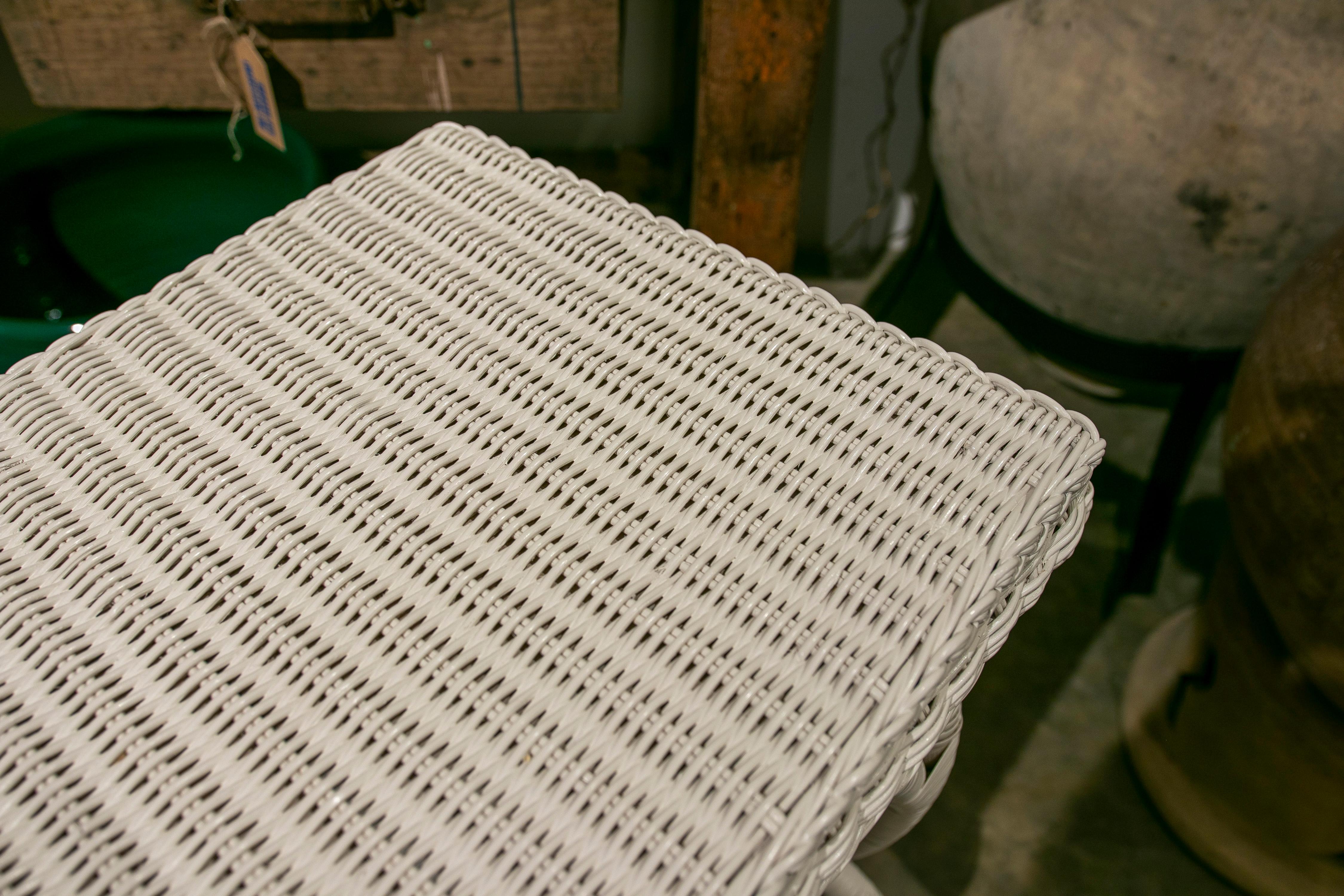 Spanish Handmade Wicker Console Lacquered in White Colour For Sale 4