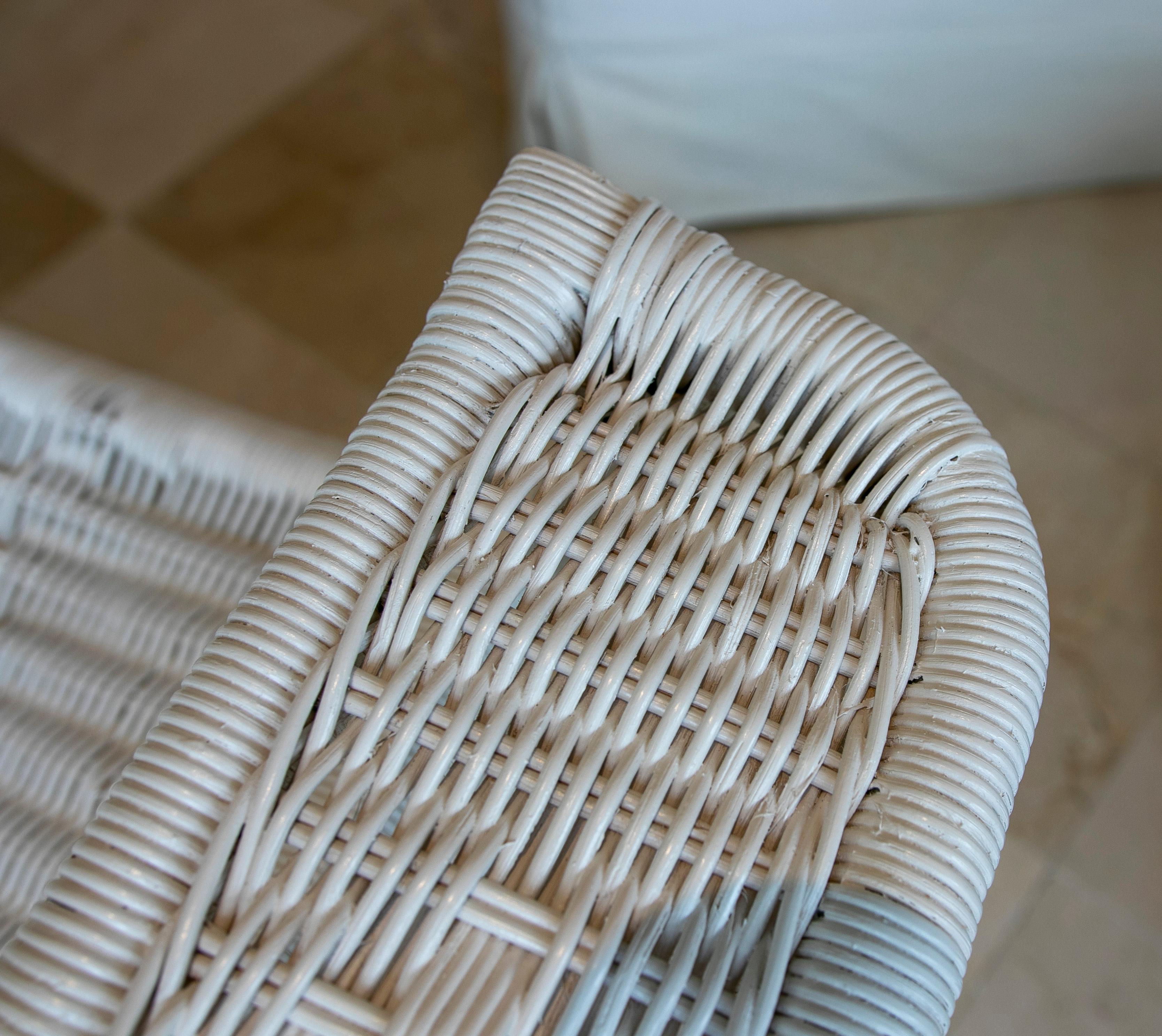 Spanish Handmade Wicker Stool Lacquered in White Colour For Sale 12