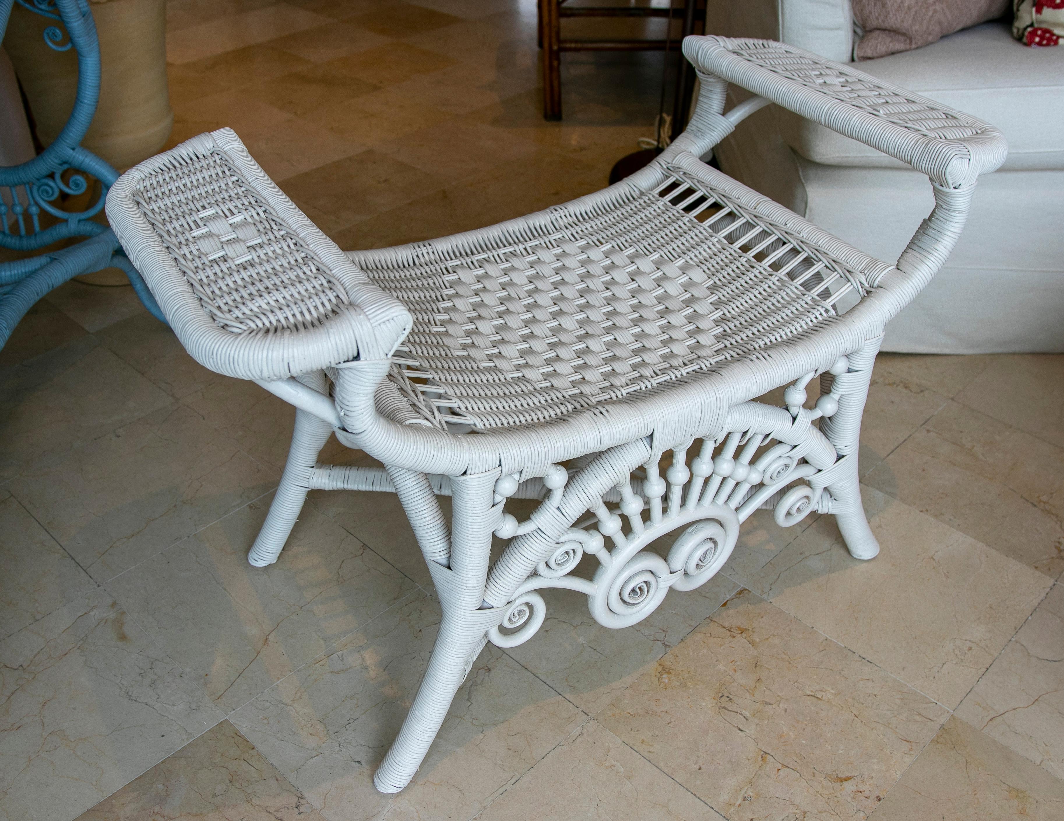Spanish Handmade Wicker Stool Lacquered in White Colour In Good Condition For Sale In Marbella, ES